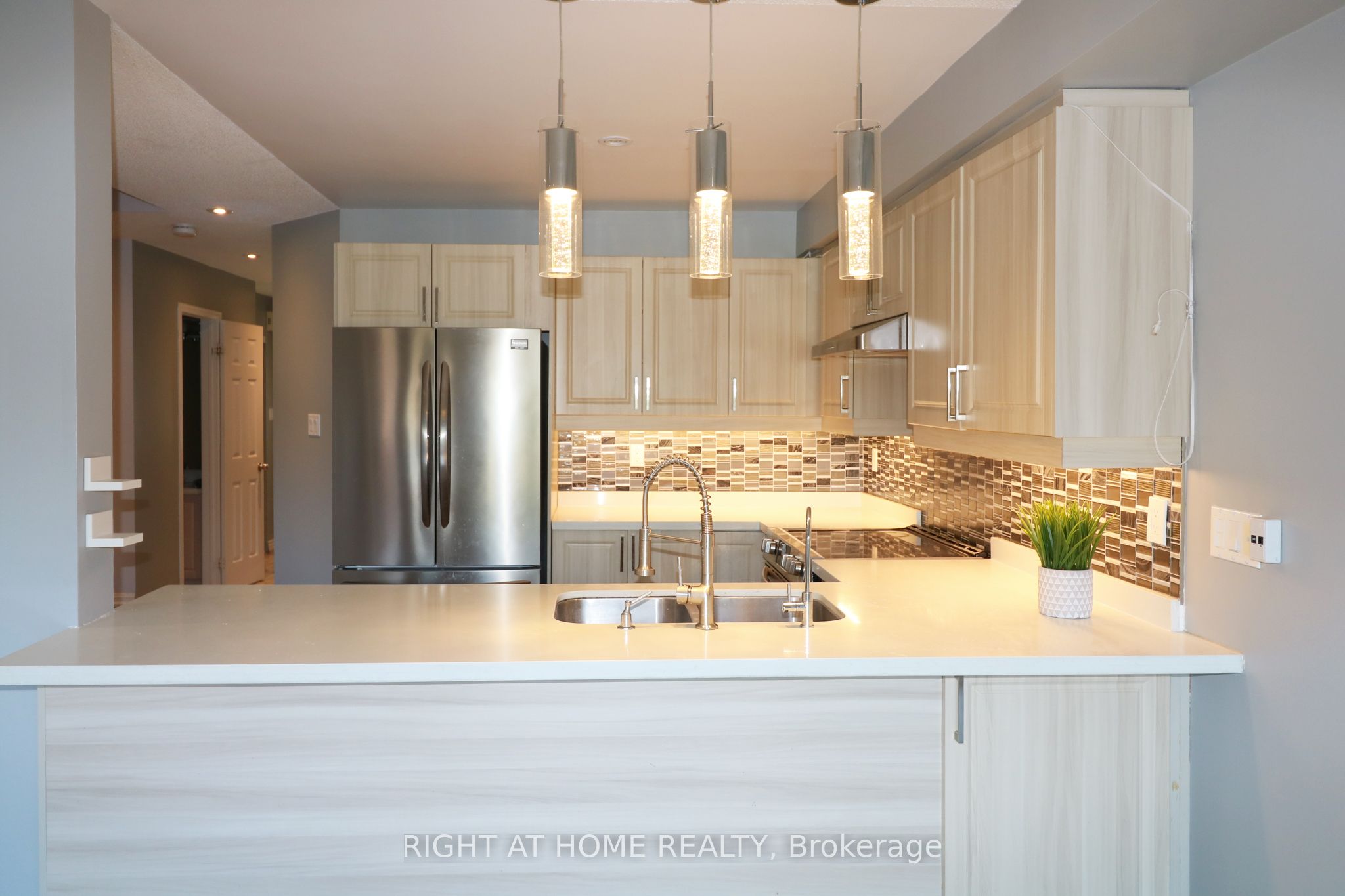 497 Ainsworth Drive E, Newmarket, ON L3Y 8R6 photo 3