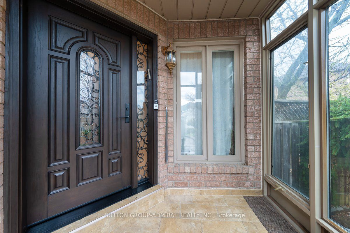 126 Redondo Drive E, Vaughan, ON L4J 7S5 photo 3