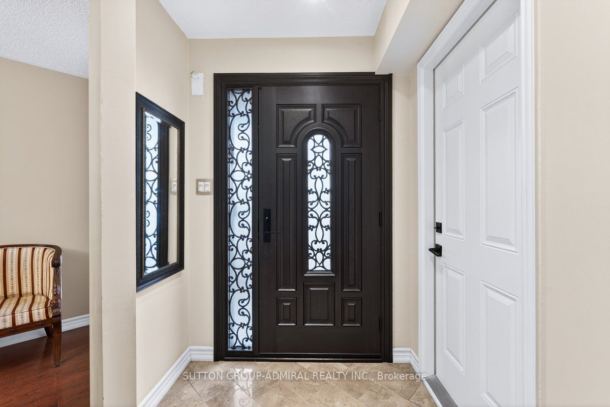 126 Redondo Drive E, Vaughan, ON L4J 7S5 photo 4