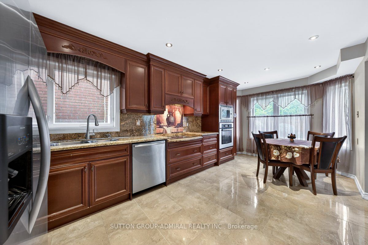 126 Redondo Drive E, Vaughan, ON L4J 7S5 photo 5