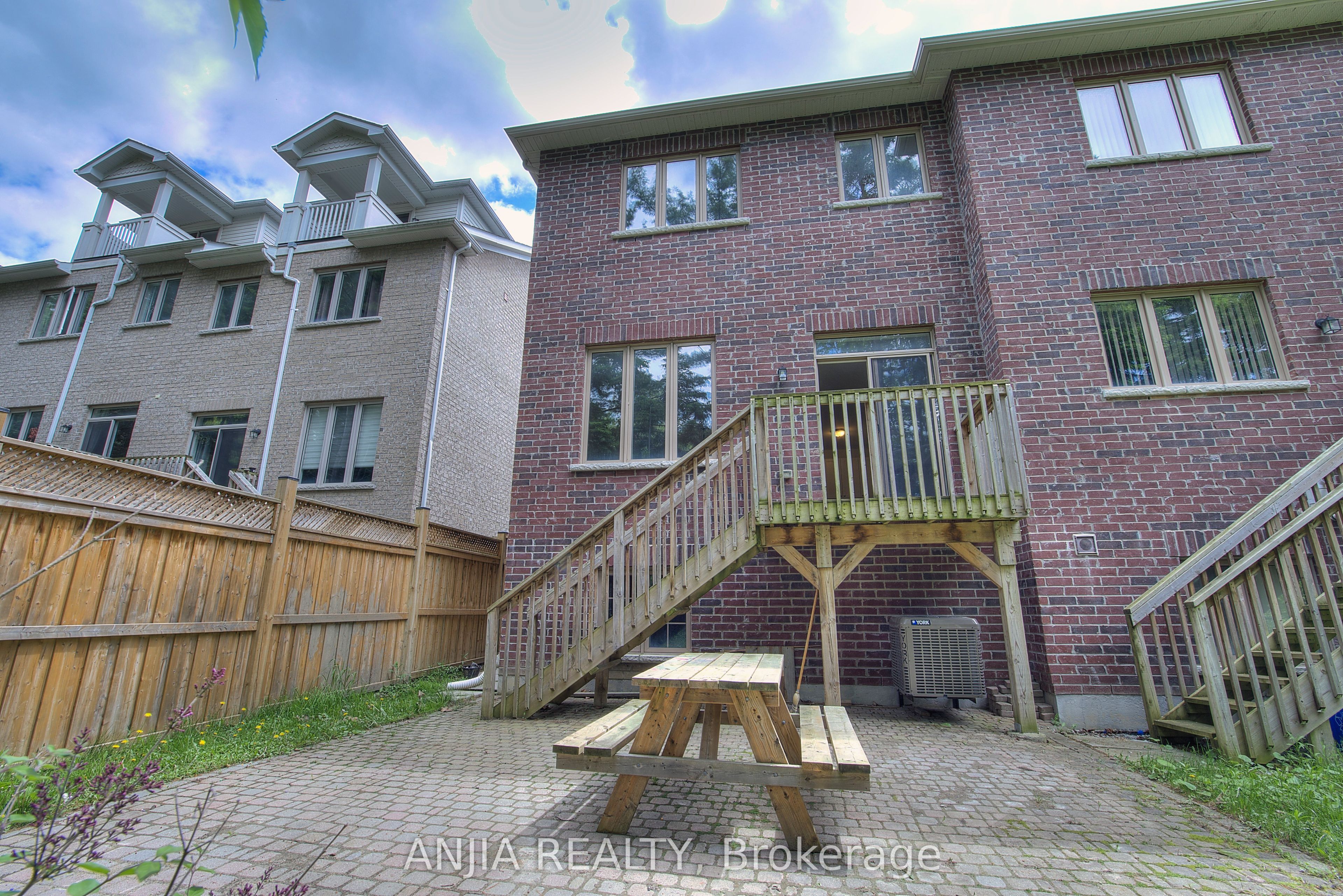 80 Radial Drive E, Aurora, ON L4G 0Z8 photo 5