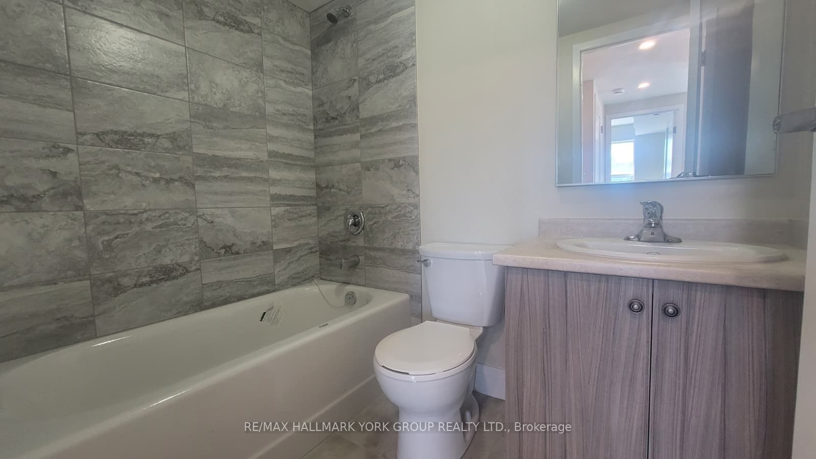 14 Wellington Street E 310, Aurora, ON L4G 1H5 photo 4