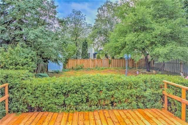 54 Penwick Crescent, Richmond Hill, ON L4C 5B4 photo 3