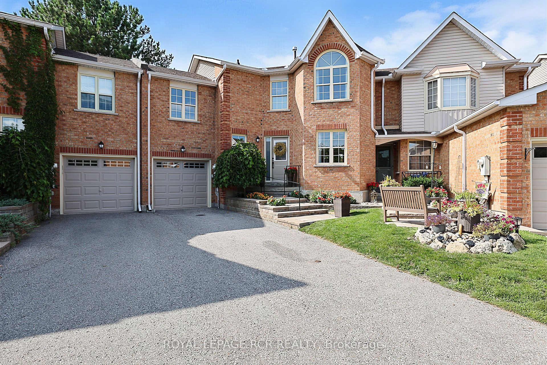 411 Butler Court, Aurora, ON L4G 6G8