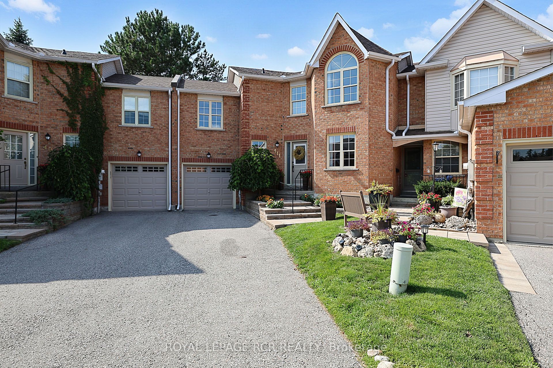 411 Butler Court, Aurora, ON L4G 6G8 photo 2