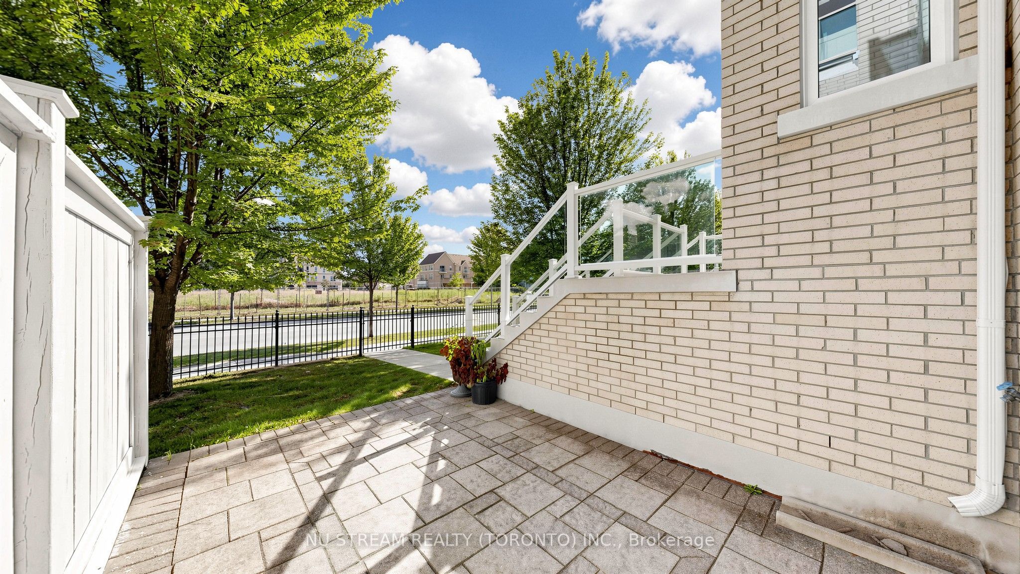 19 Maytime Way 15, Markham, ON L6C 0N5 photo 2