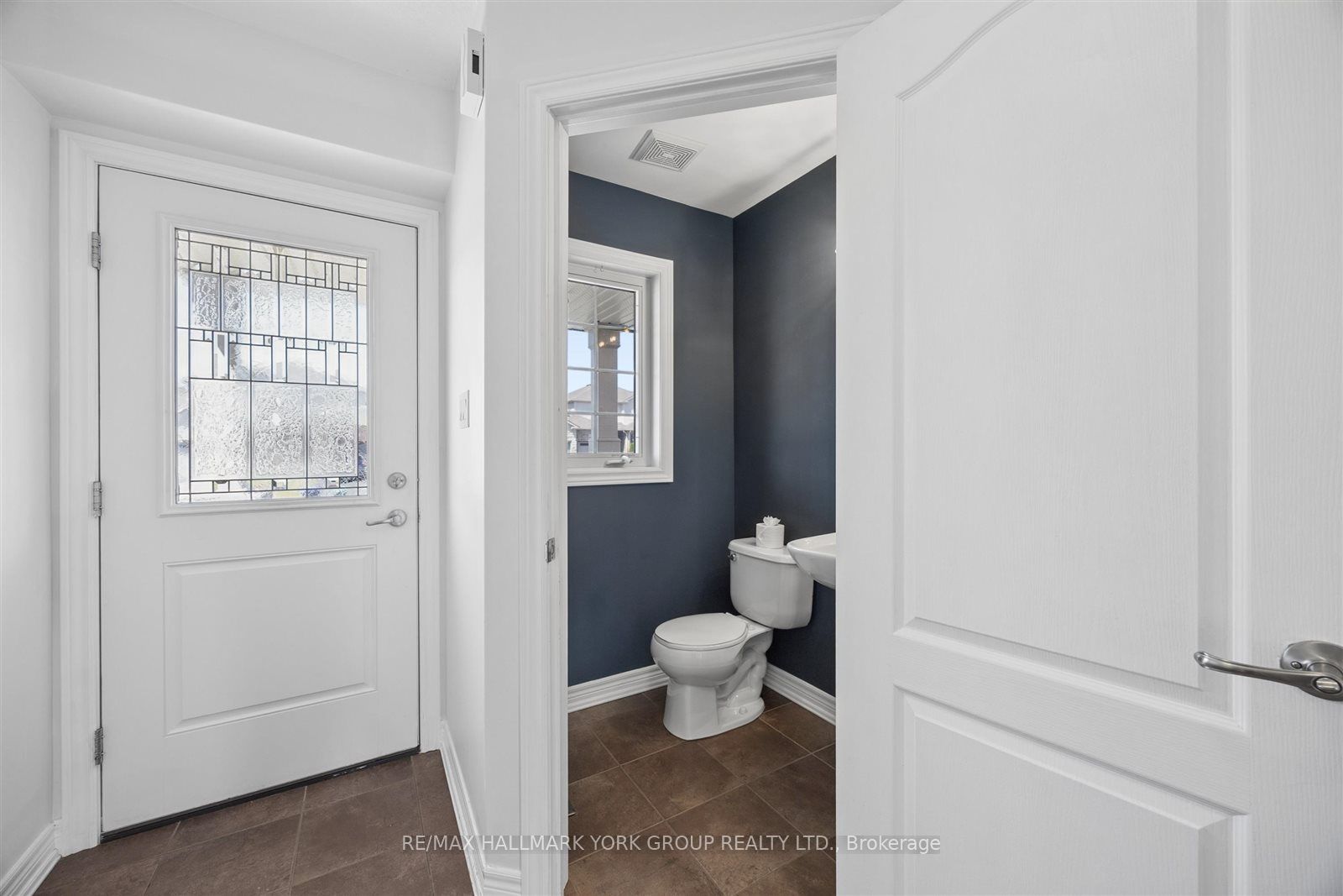 132 Banting Crescent, Essa, ON L0M 1B6 photo 5