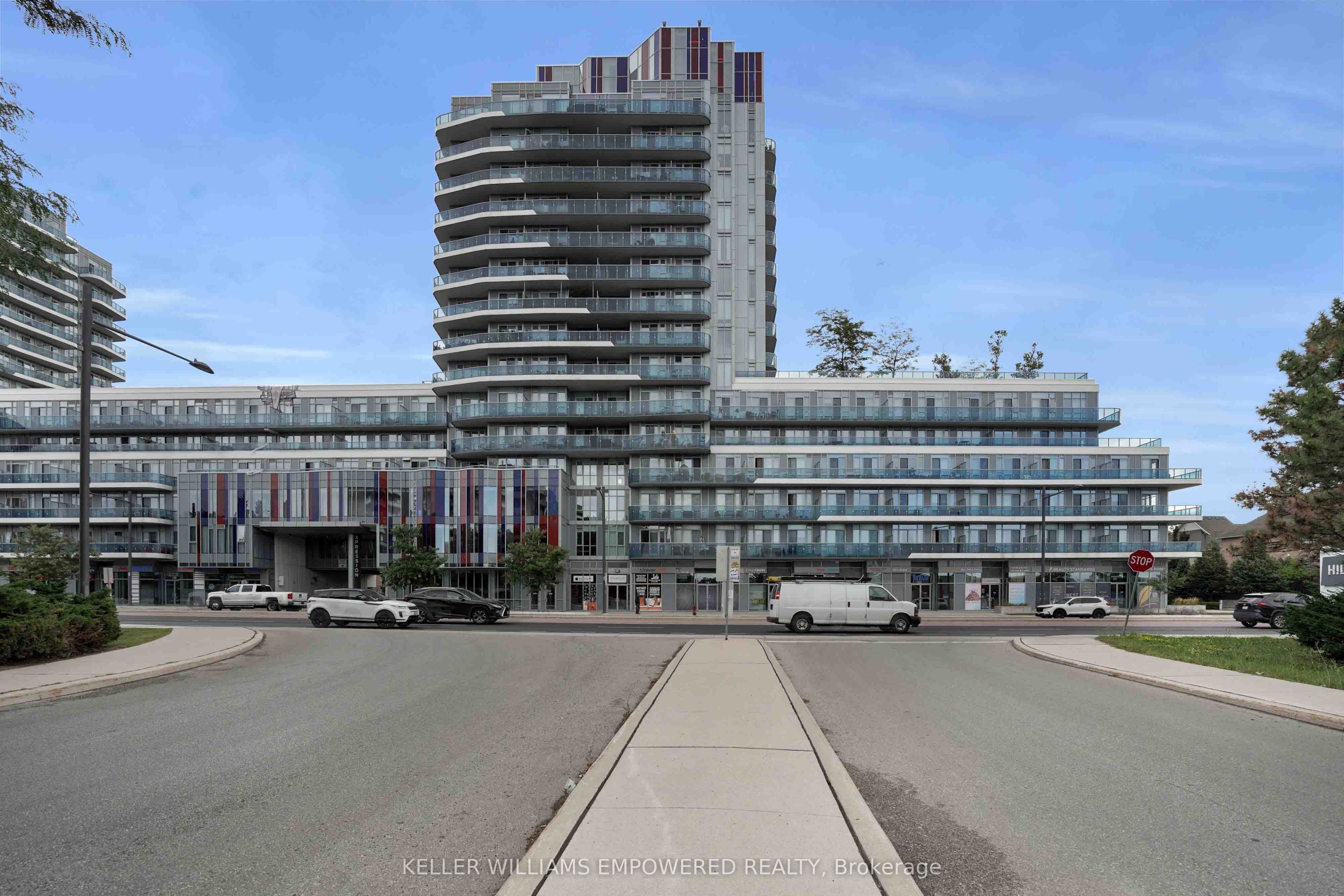 9471 Yonge Street N 811, Richmond Hill, ON L4C 0Z5 photo 3