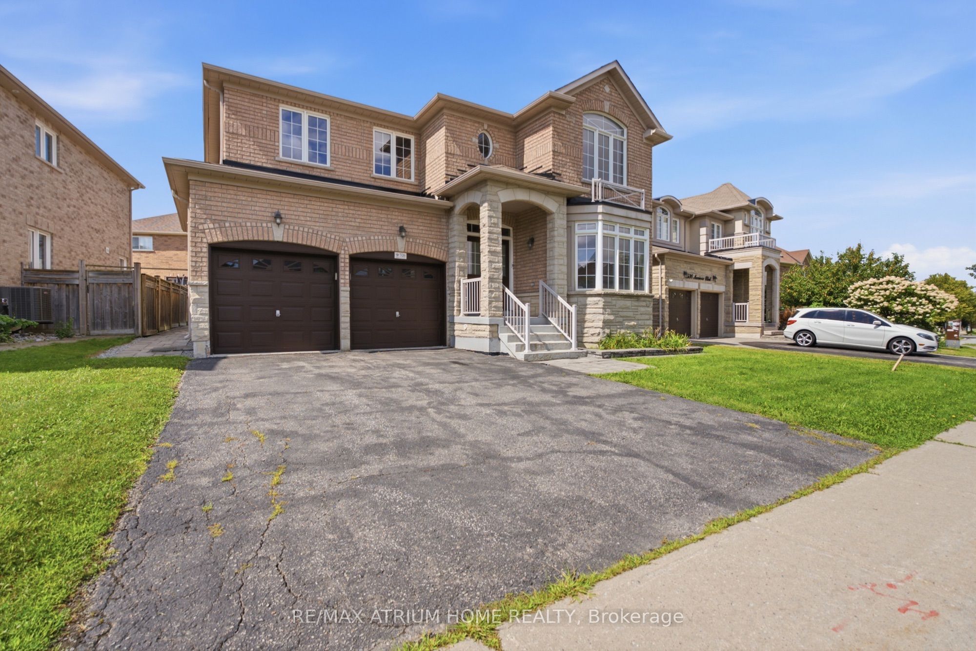 526 Mavrinac Boulevard, Aurora, ON L4G 0H7 photo 3