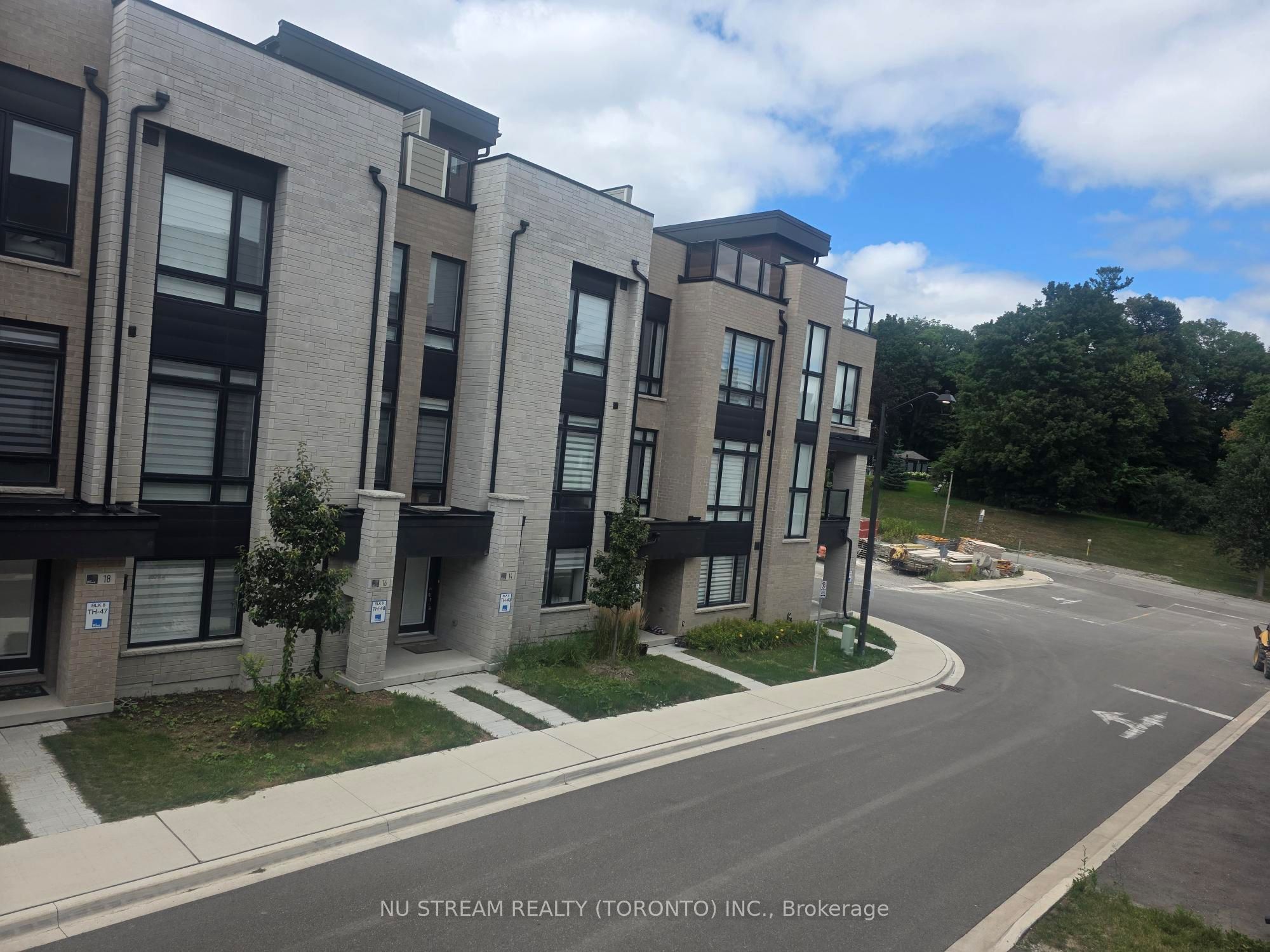 19 Credit Lane, Richmond Hill, ON L4E 1G9 photo 4