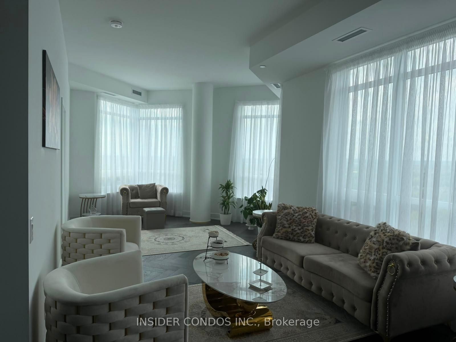 8888 Yonge Street 1402, Richmond Hill, ON L4C 6Z1 photo 3