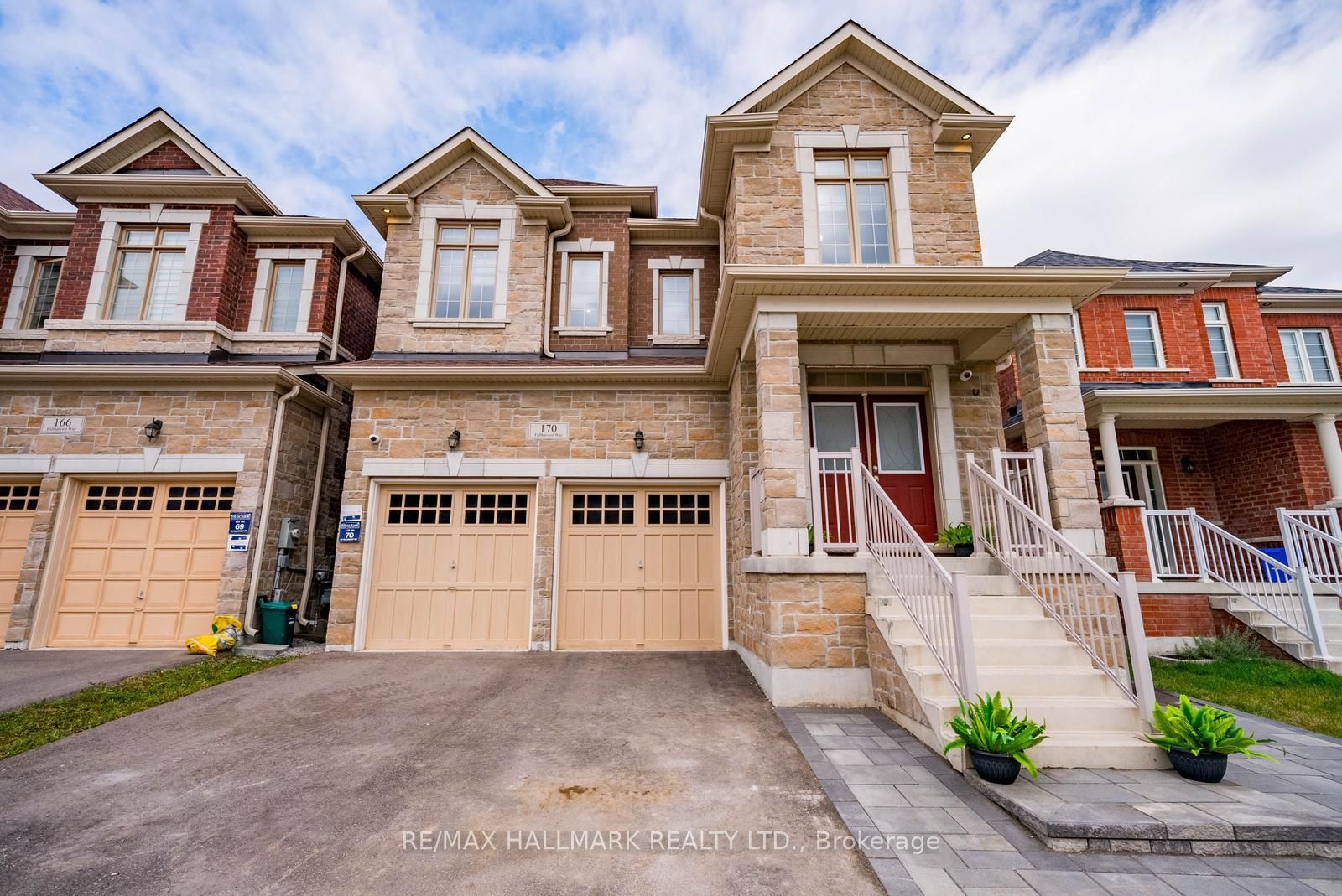170 Fallharvest Way, Whitchurch-Stouffville, ON L4A 5A2 photo 2