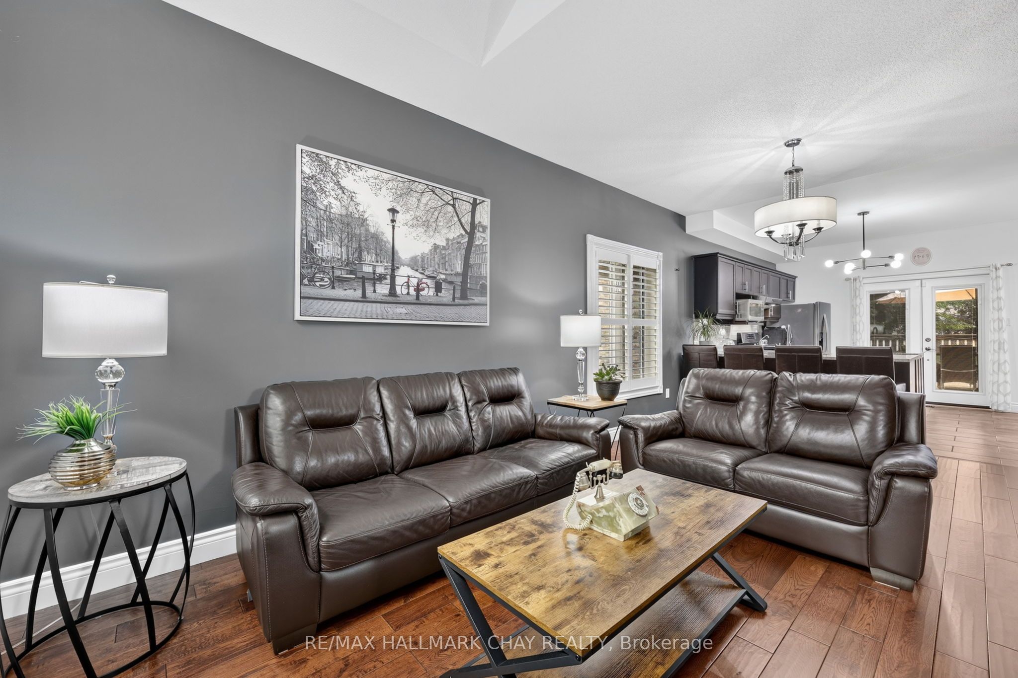 1925 Emerald Court, Innisfil, ON L9S 2A4 photo 3