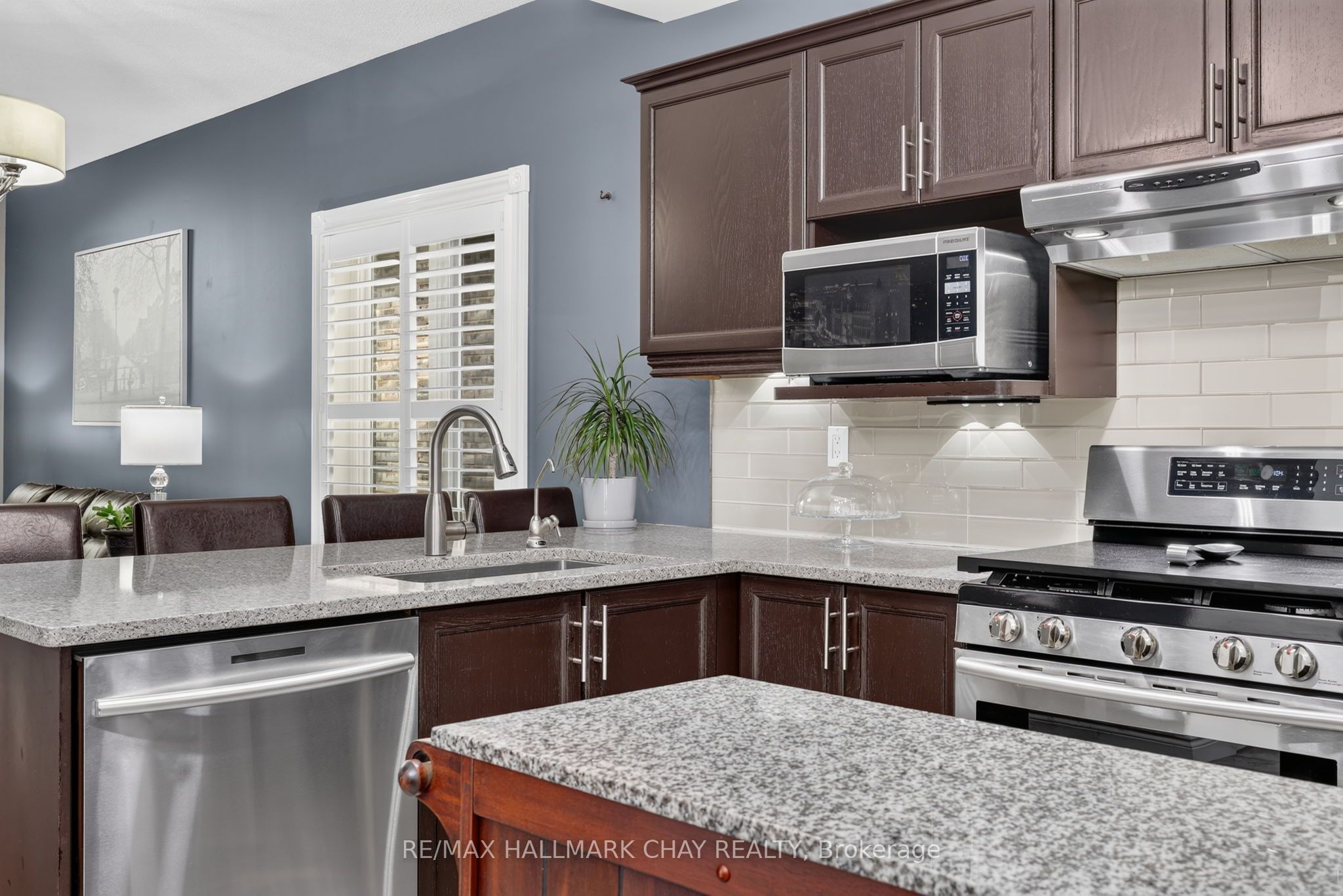 1925 Emerald Court, Innisfil, ON L9S 2A4 photo 5