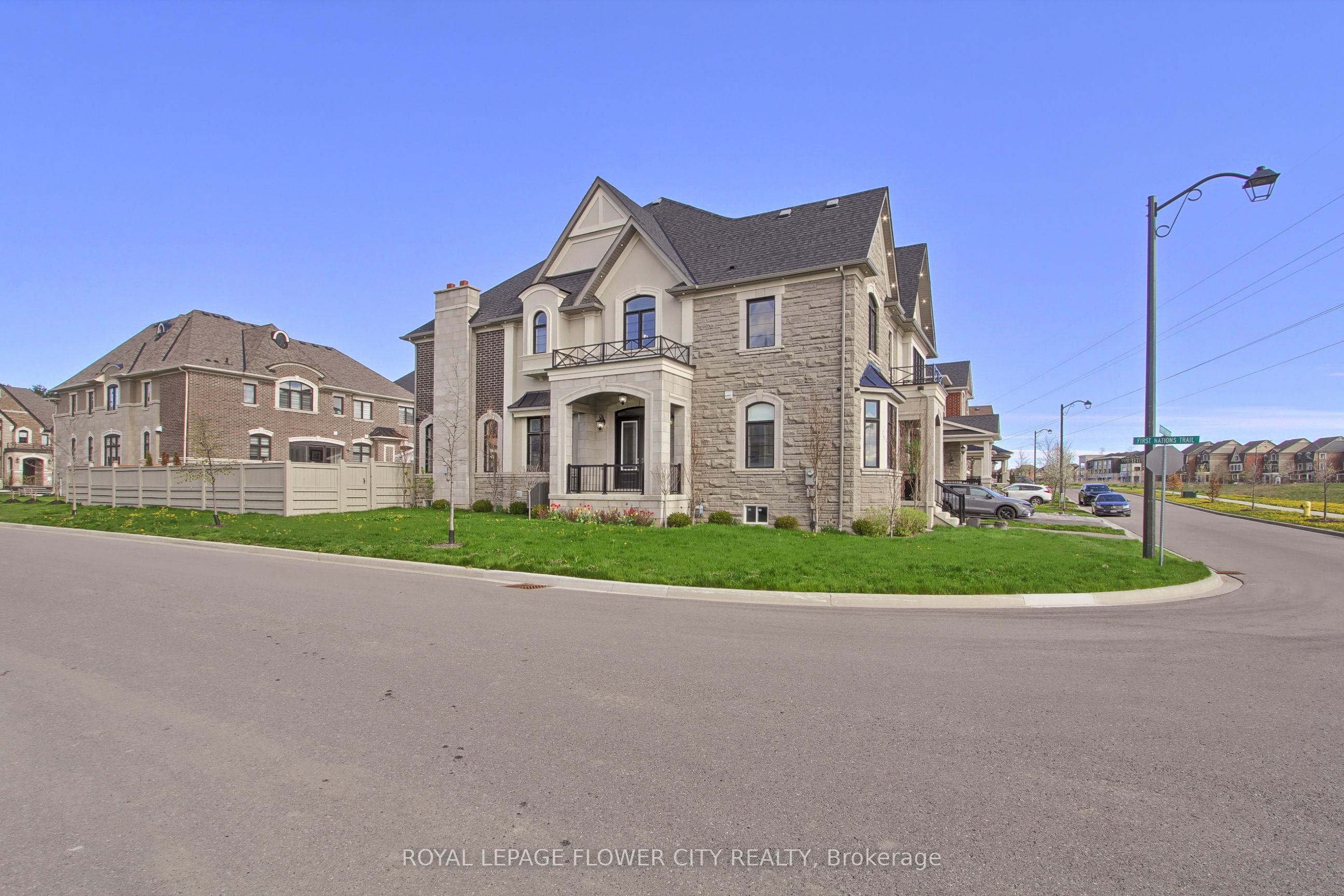 105 Morning Sparrow Drive, Vaughan, ON L4H 4W6 photo 2