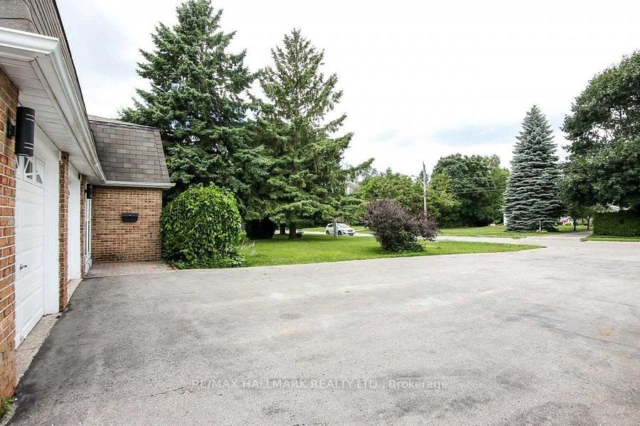 1022 Janette Street, Newmarket, ON L3Y 3C5 photo 3