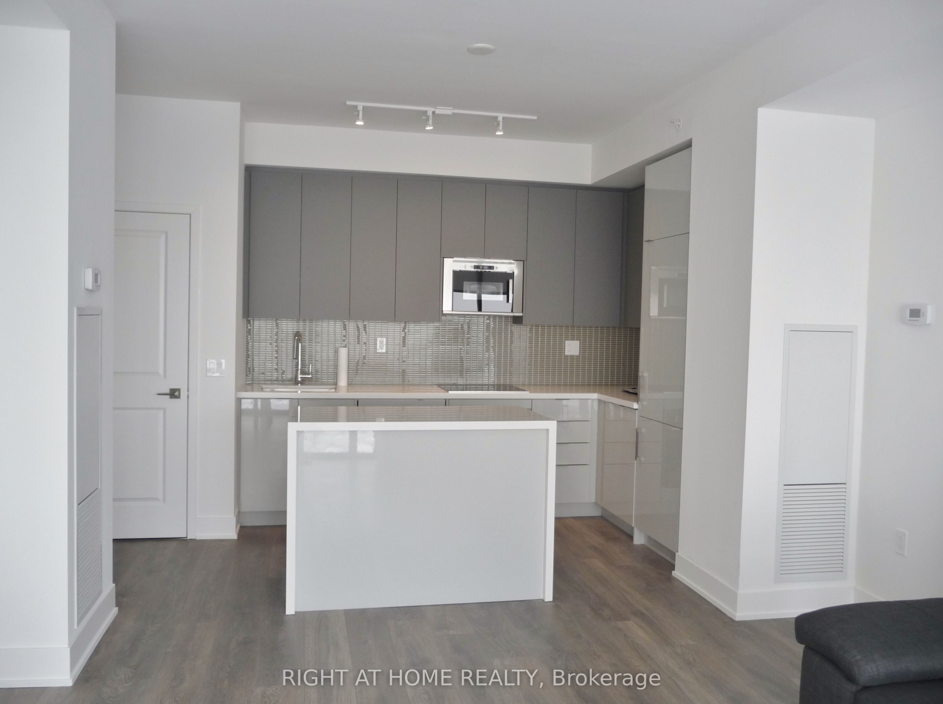 2908 Highway 7 Road 2307, Vaughan, ON L4K 0K5 photo 4