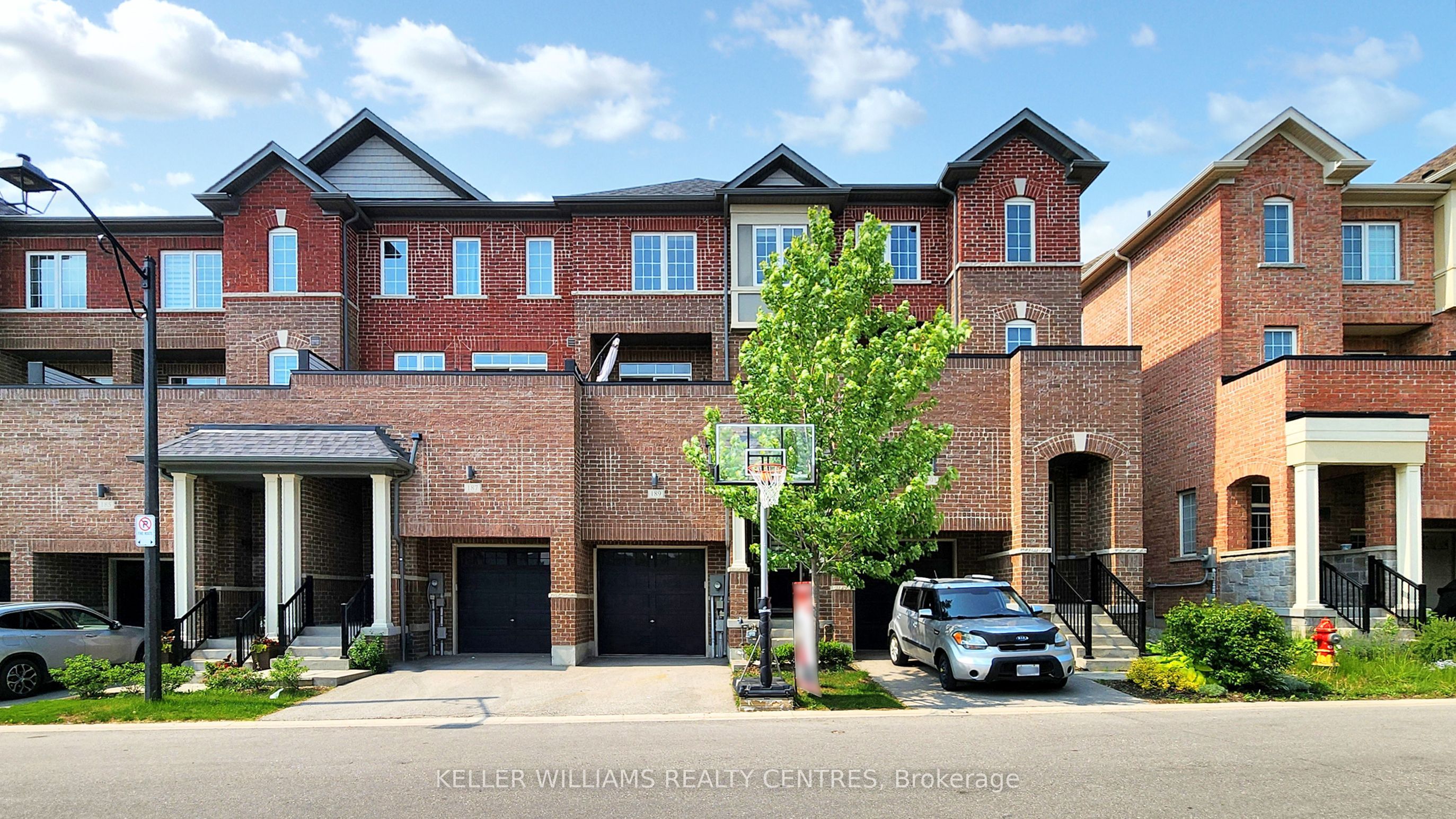 189 Harding Park Street, Newmarket, ON L3Y 0E3 photo 2