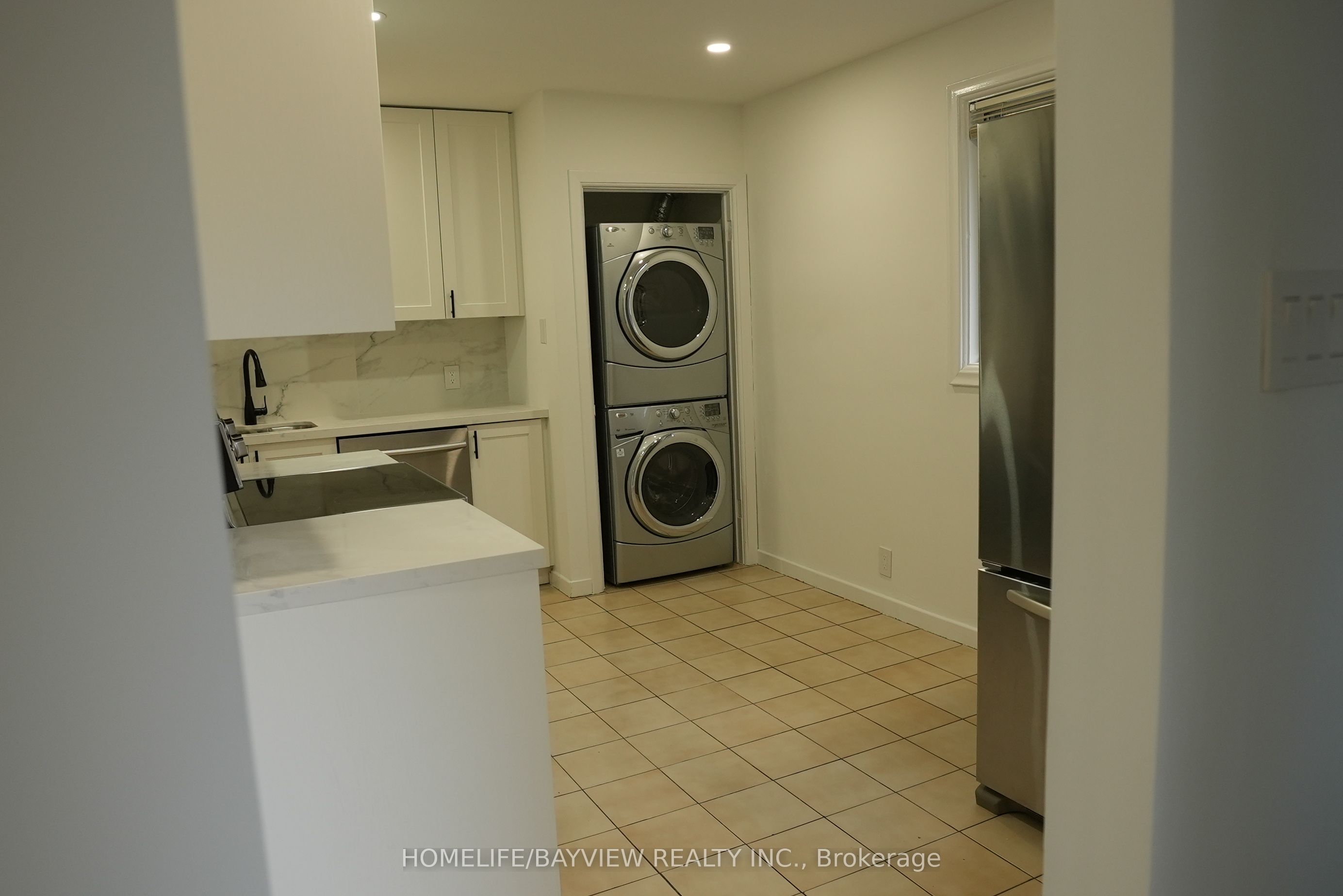 63 Newbury Drive Main, Newmarket, ON L3Y 4P9 photo 4