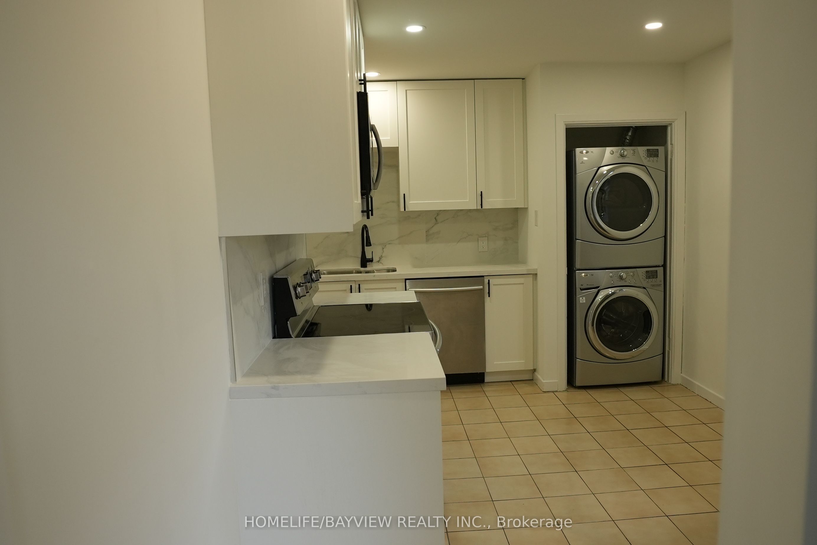 63 Newbury Drive Main, Newmarket, ON L3Y 4P9 photo 5