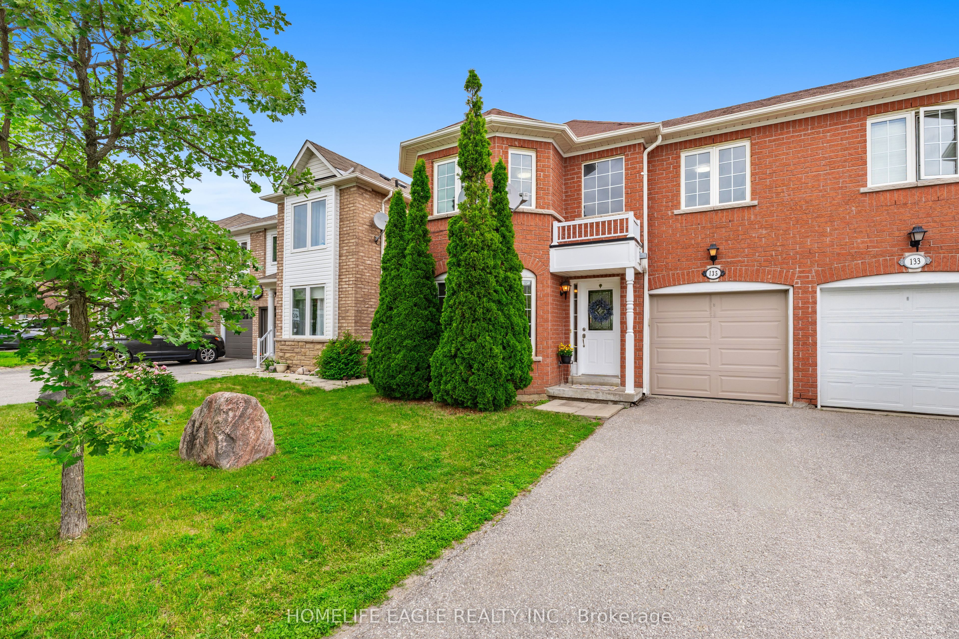 135 Wainscot Avenue, Newmarket, ON L3X 2X6 photo 3