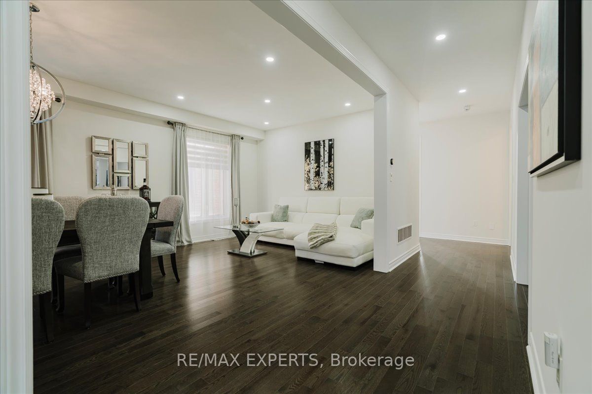 43 Lewis Avenue, Bradford West Gwillimbury, ON L3Z 0X2 photo 3