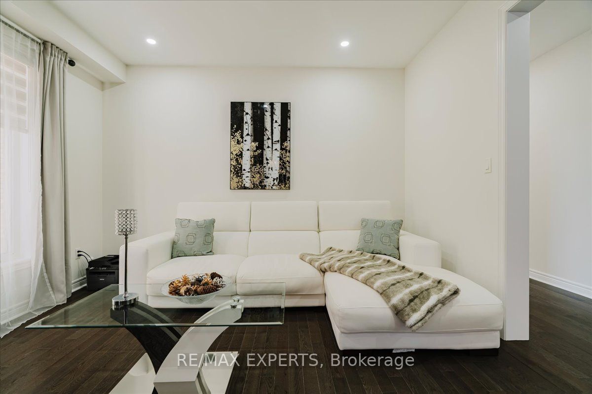 43 Lewis Avenue, Bradford West Gwillimbury, ON L3Z 0X2 photo 4