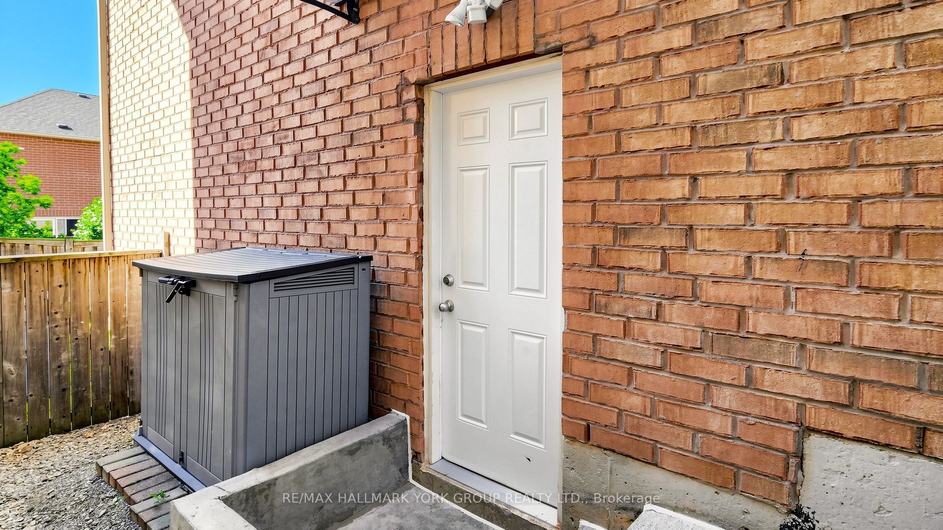 186 Wainscot Avenue BSMT, Newmarket, ON L3X 2X4 photo 3