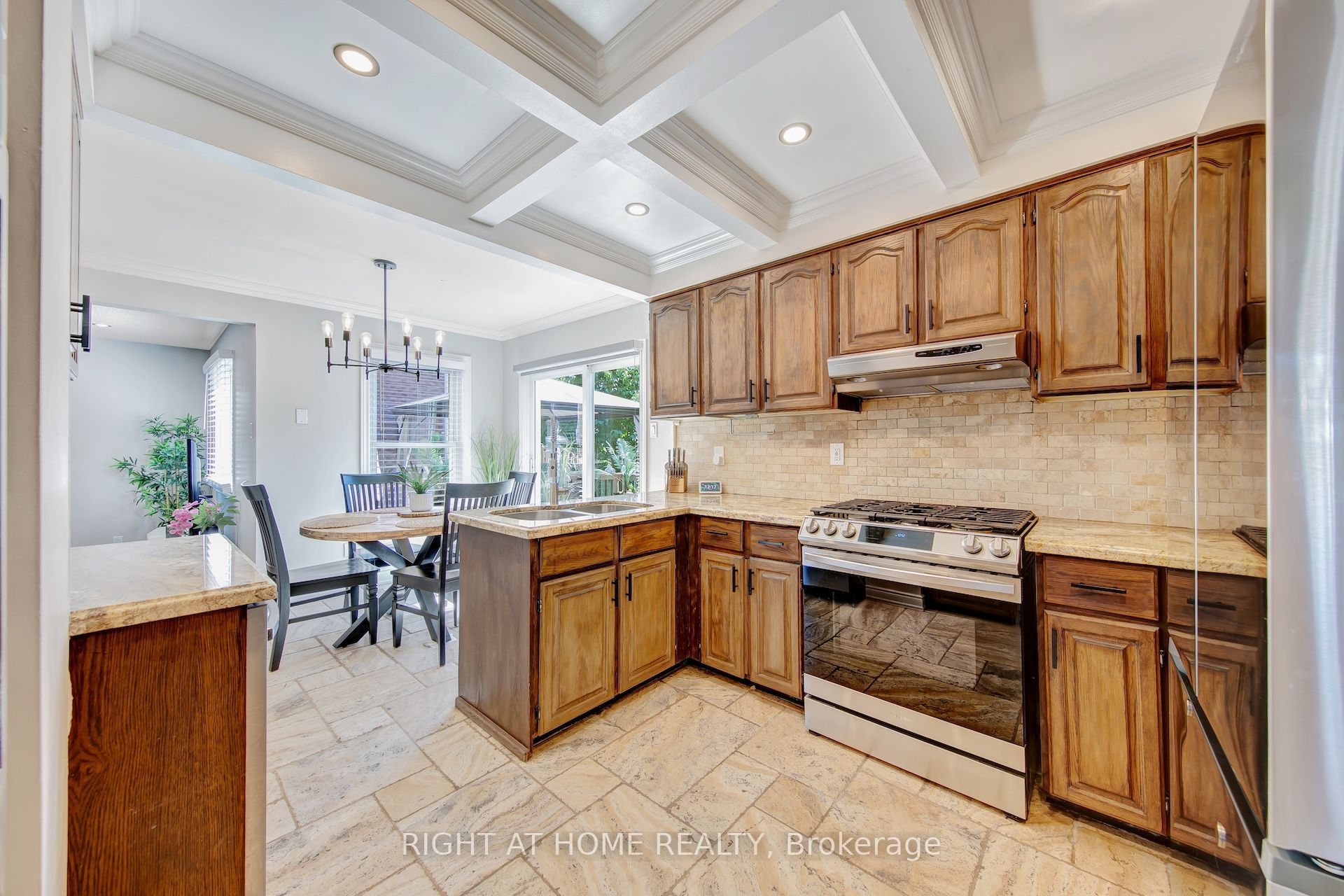 71 South Balsam Street, Uxbridge, ON L9P 1G6 photo 3