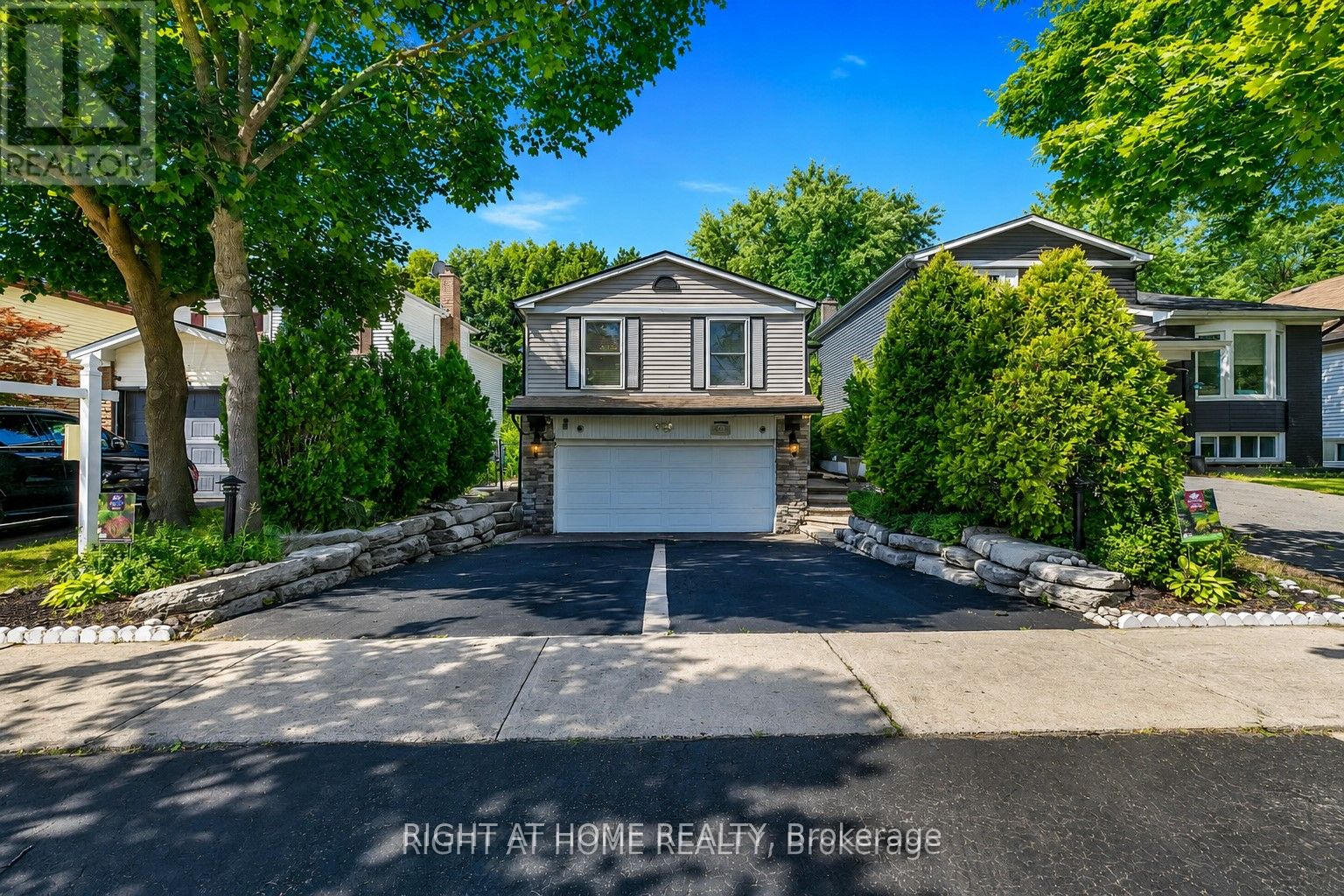 168 Springhead Gardens, Richmond Hill, ON L4C 5C6 photo 3
