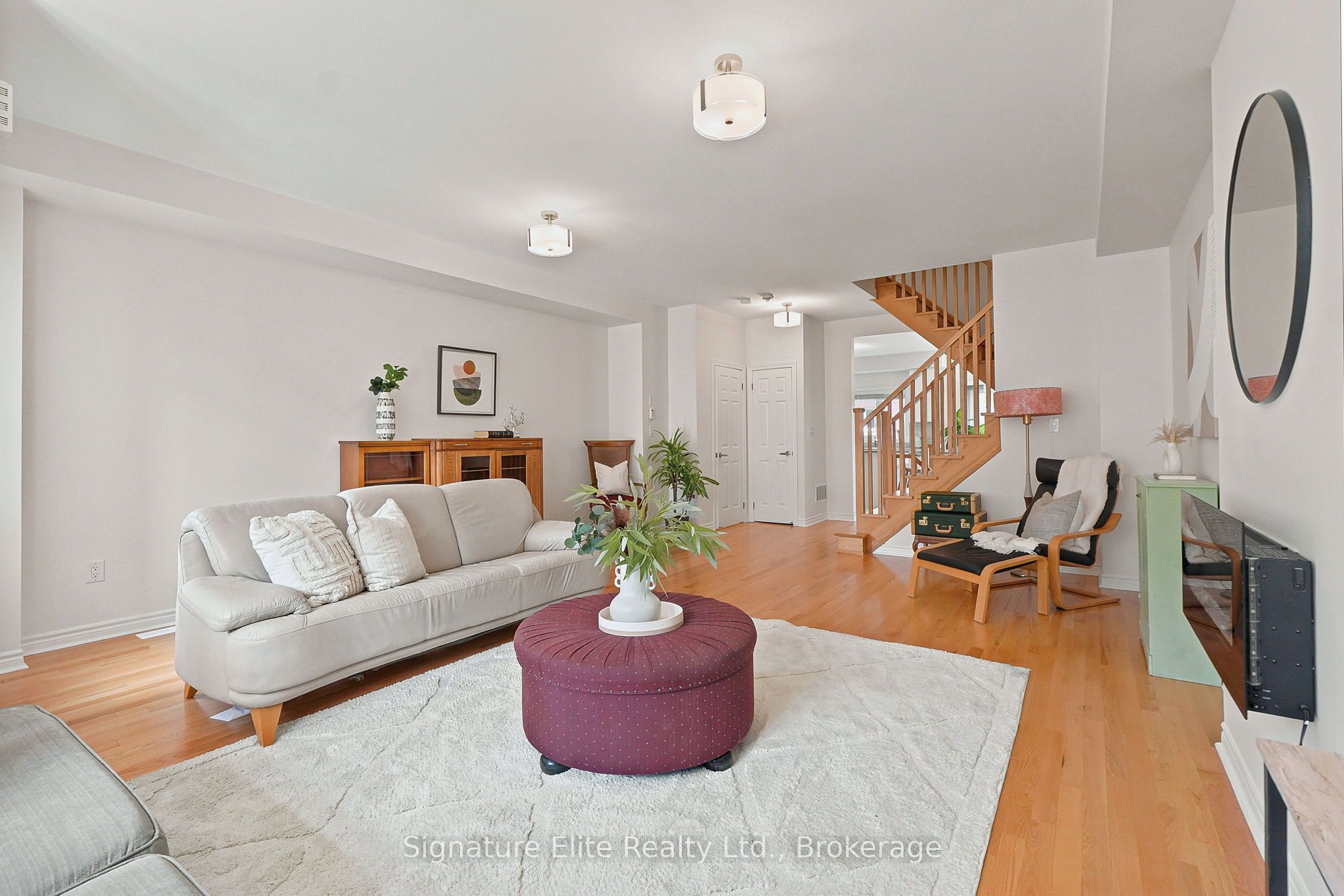 114 Gordon Circle, Newmarket, ON L3Y 0C9