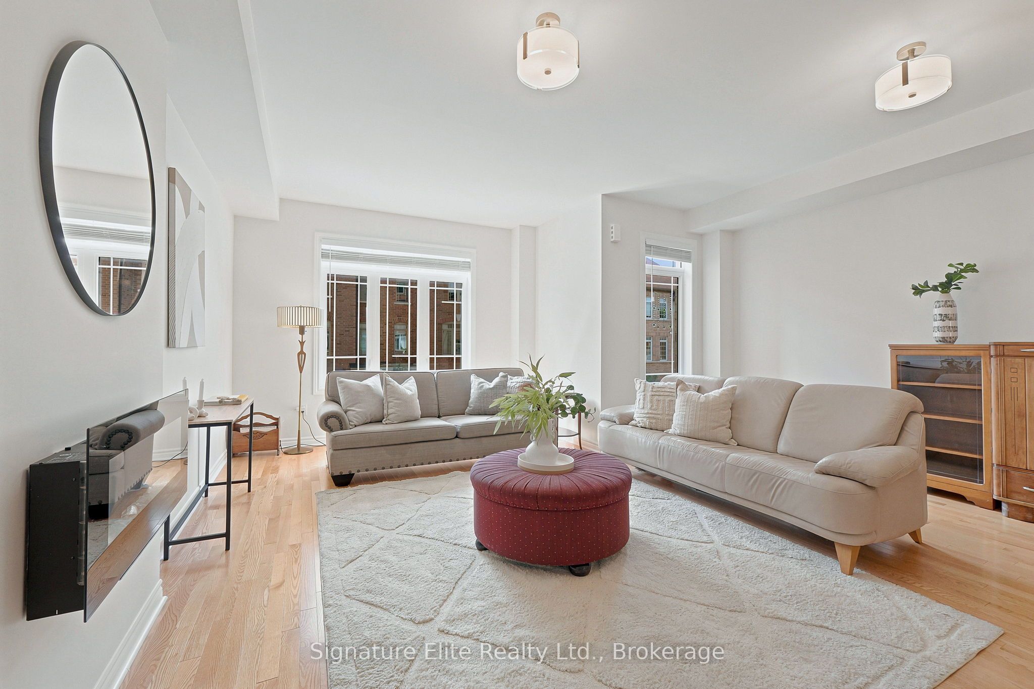 114 Gordon Circle, Newmarket, ON L3Y 0C9 photo 2