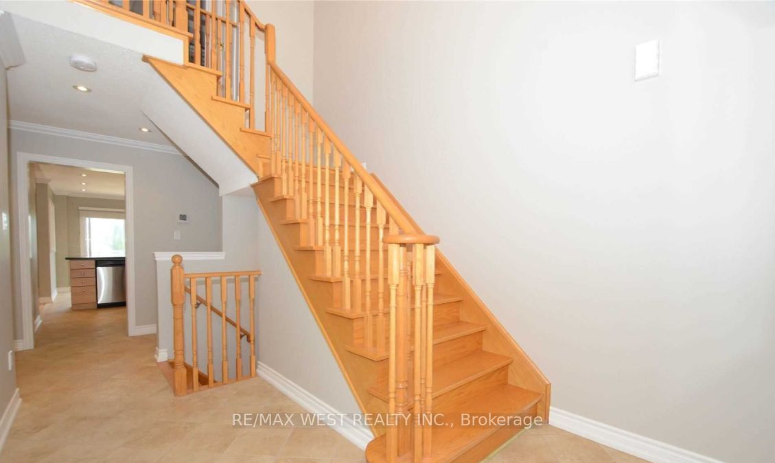 49 Bestview Crescent, Vaughan, ON L6A 3S8 photo 2