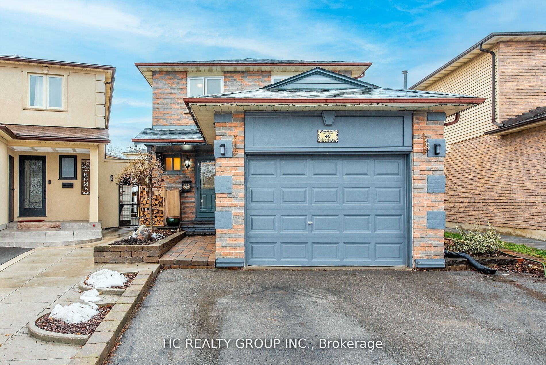42 Greenbelt Crescent, Richmond Hill, ON L4C 5R8 photo 2
