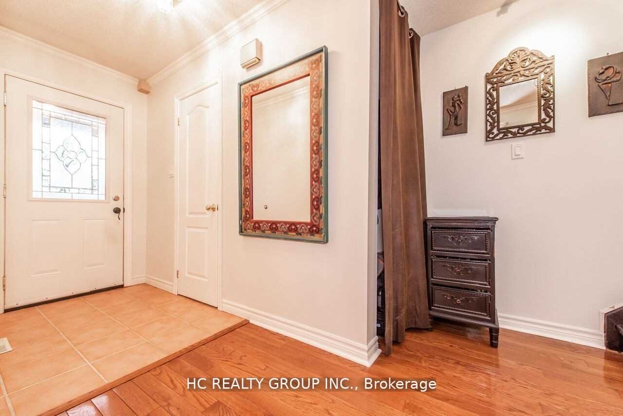 42 Greenbelt Crescent, Richmond Hill, ON L4C 5R8 photo 4