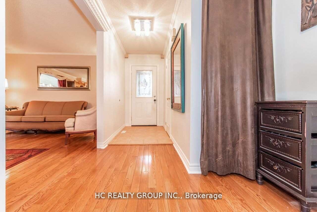 42 Greenbelt Crescent, Richmond Hill, ON L4C 5R8 photo 5