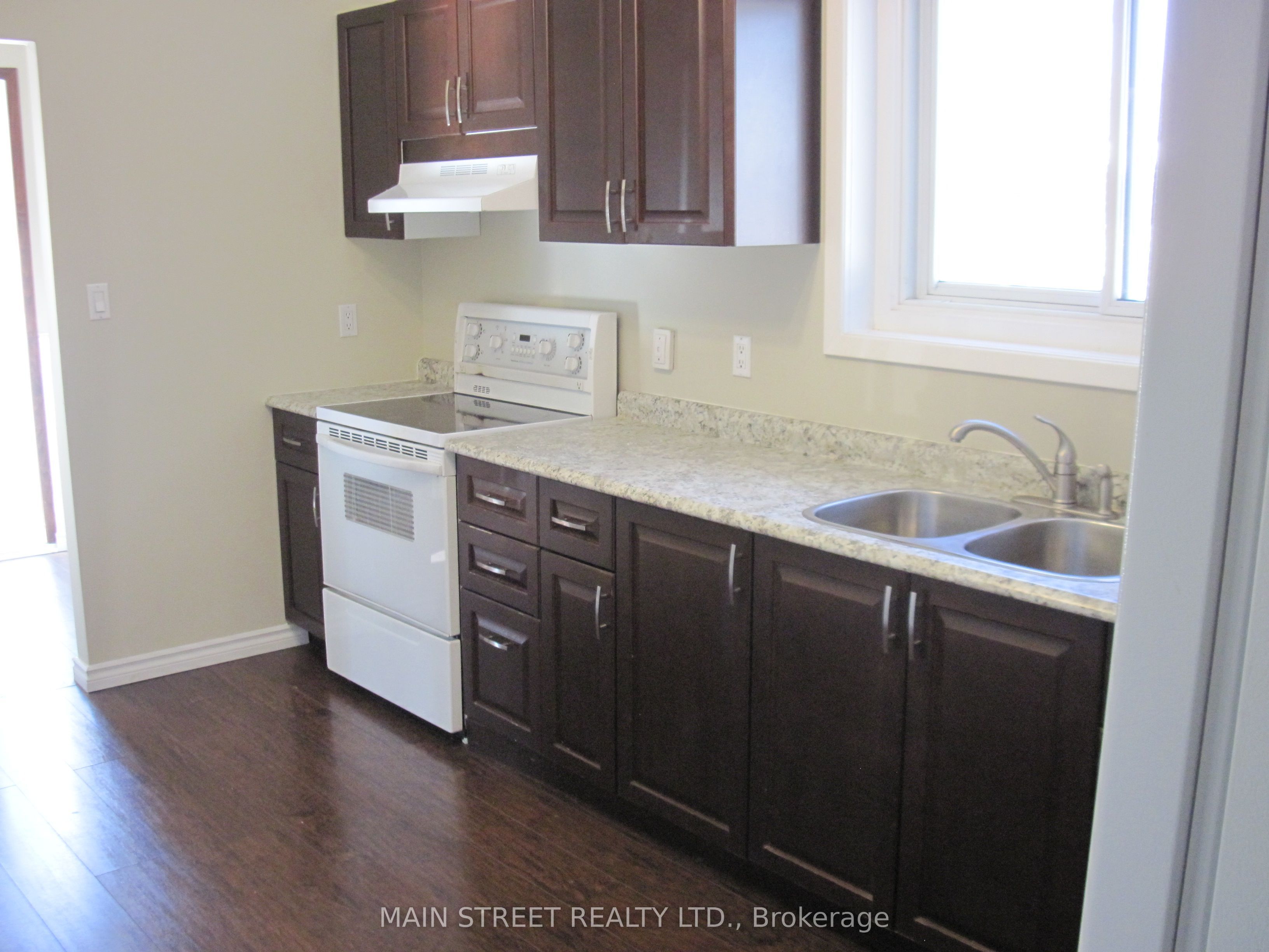 723 Sunnypoint Drive Upper, Newmarket, ON L3Y 2Z7 photo 2