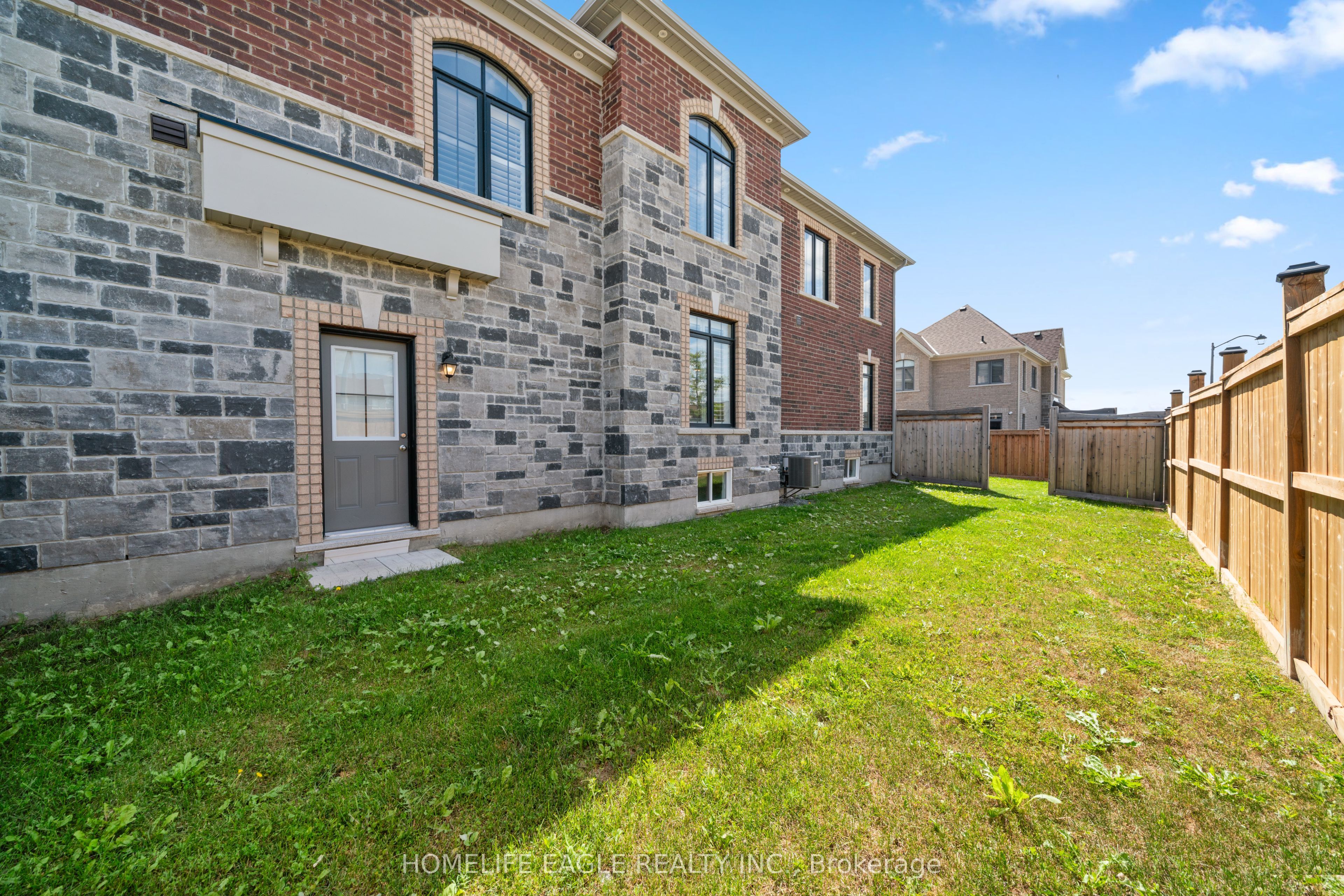 20 Viola Street, East Gwillimbury, ON L9N 0T6 photo 4