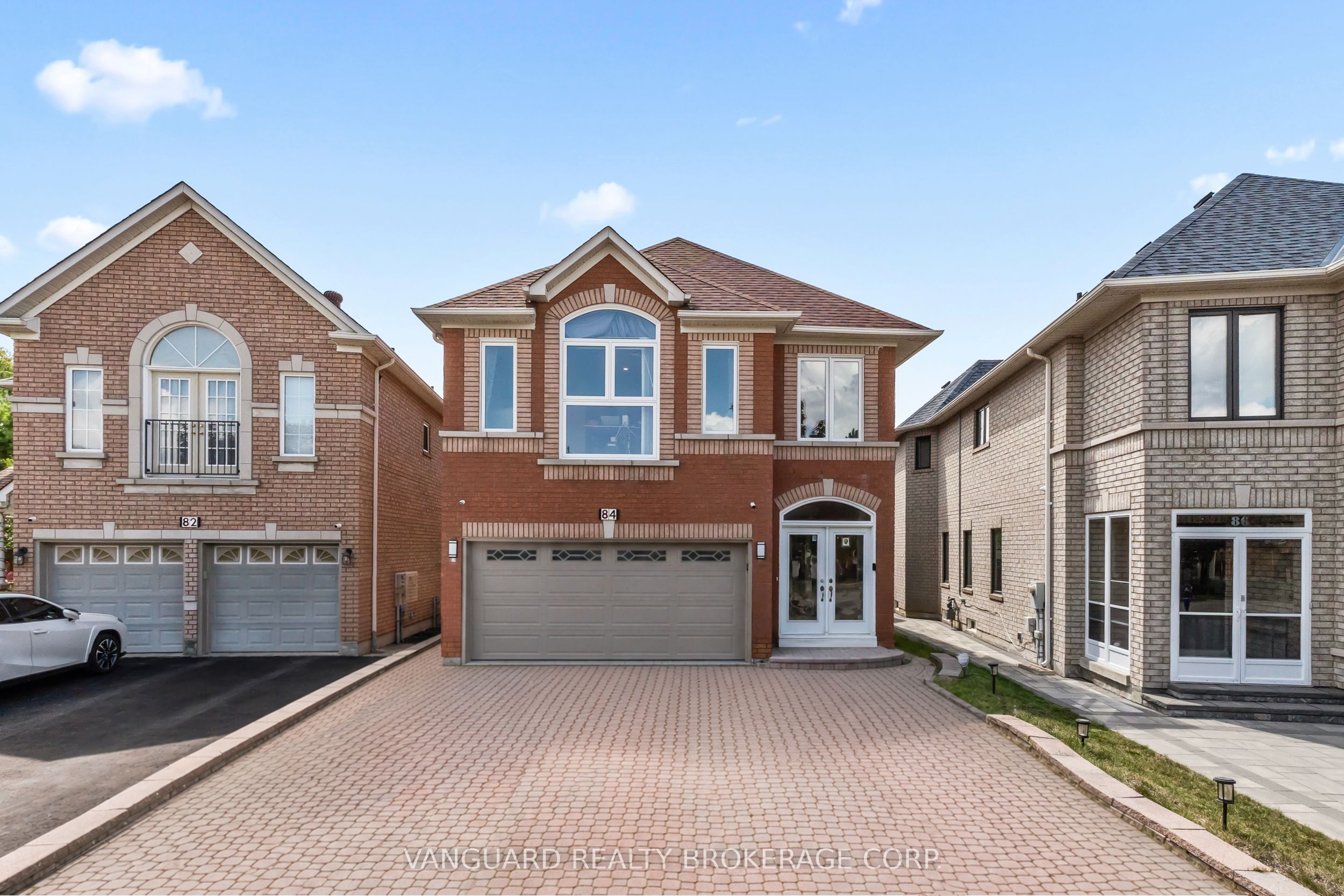 84 Sapphire Drive, Richmond Hill, ON L4S 2E6 photo 2