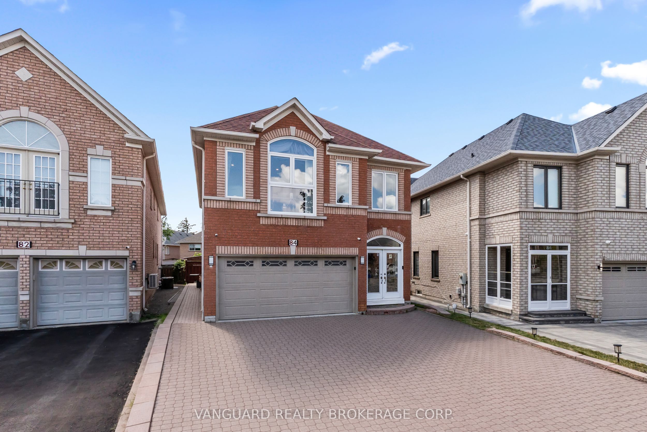 84 Sapphire Drive, Richmond Hill, ON L4S 2E6 photo 3