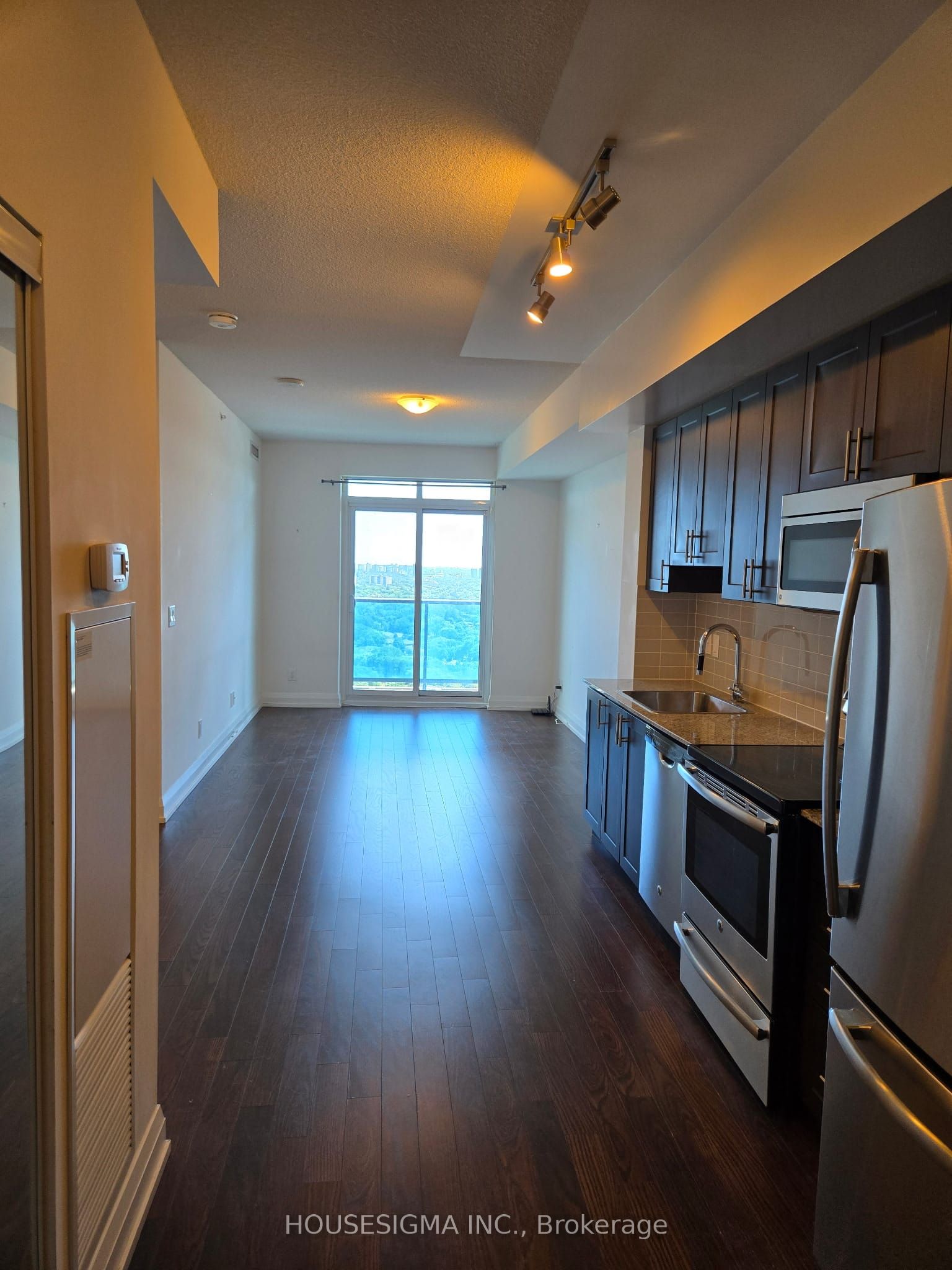 7161 Yonge Street 2428, Markham, ON L3T 0C8 photo 3