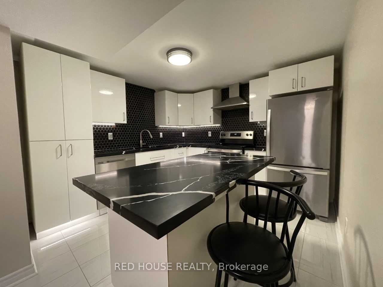 69 Simpson Road Lower, Newmarket, ON L3Y 5E5