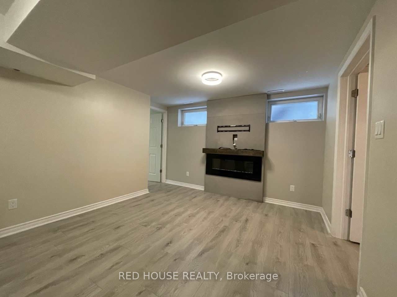 69 Simpson Road Lower, Newmarket, ON L3Y 5E5 photo 4