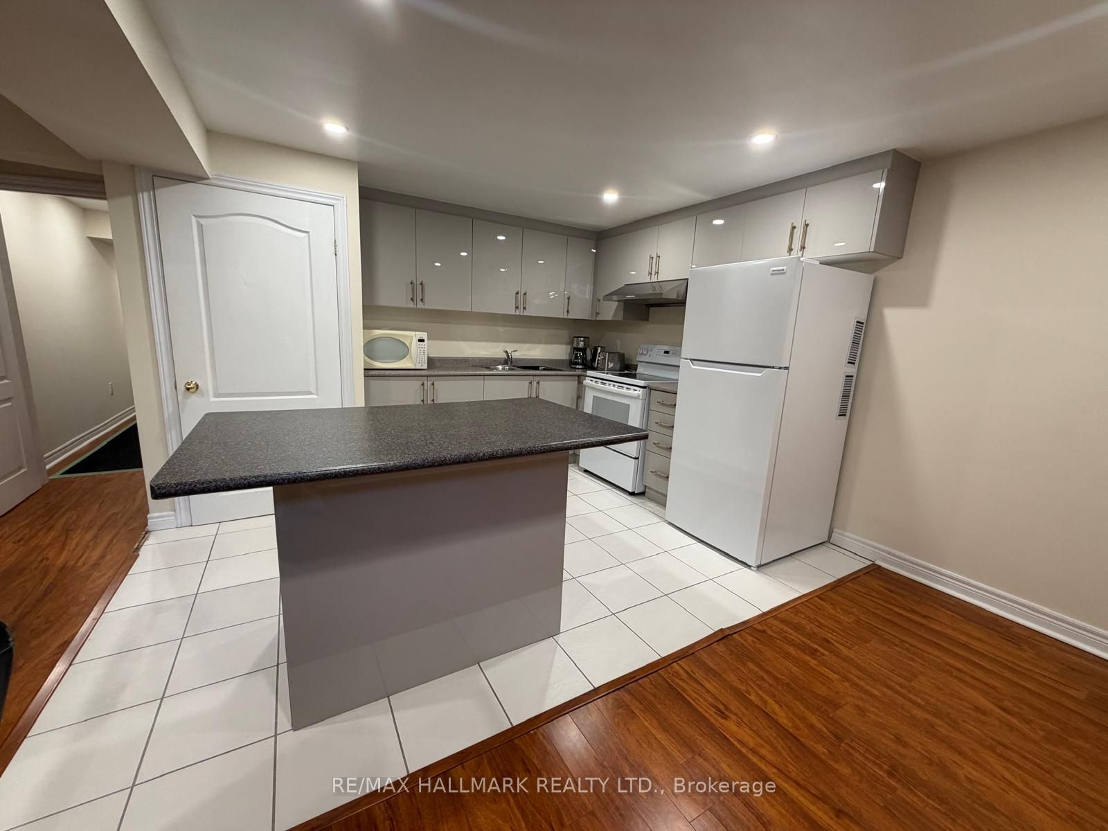 307 Weldrick Road E Basement, Richmond Hill, ON L4C 0R7
