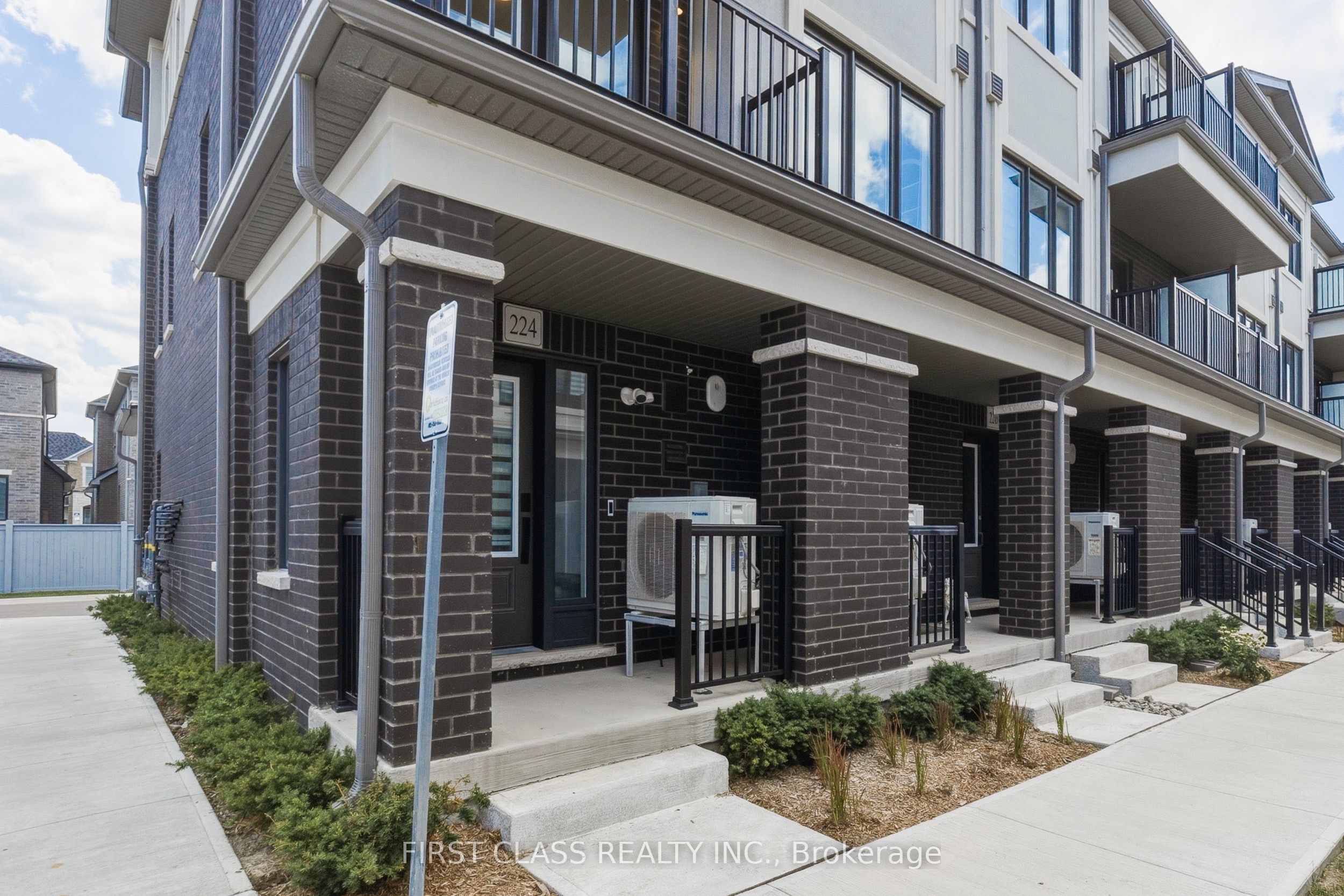 224 Matawin Lane, Richmond Hill, ON L4B 0H8 photo 3