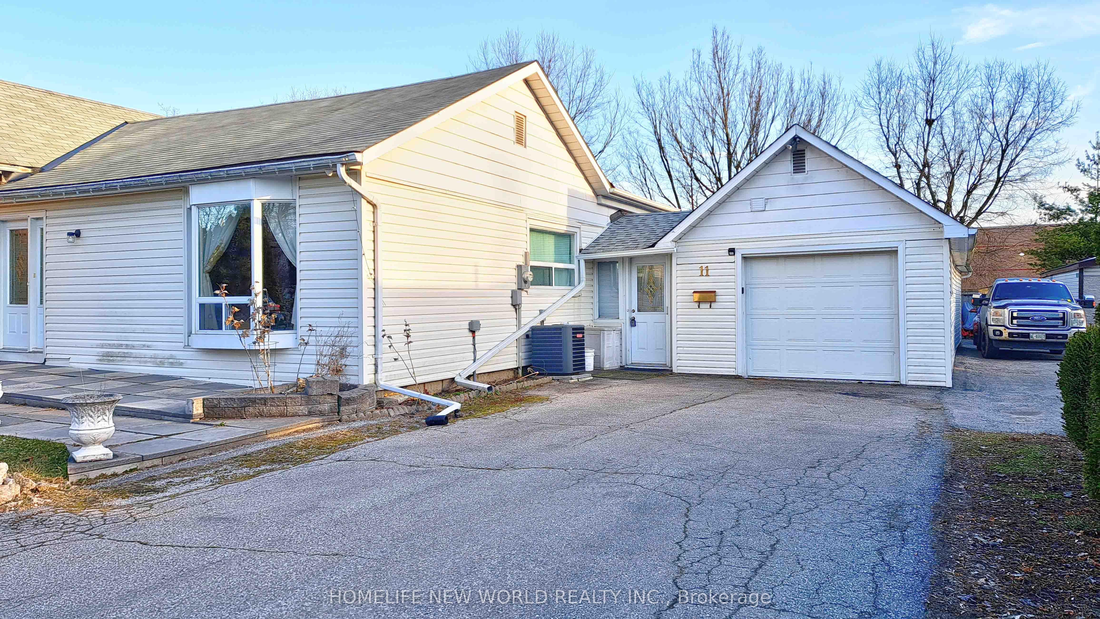 11 Riverglen Drive, Georgina, ON L4P 2P9