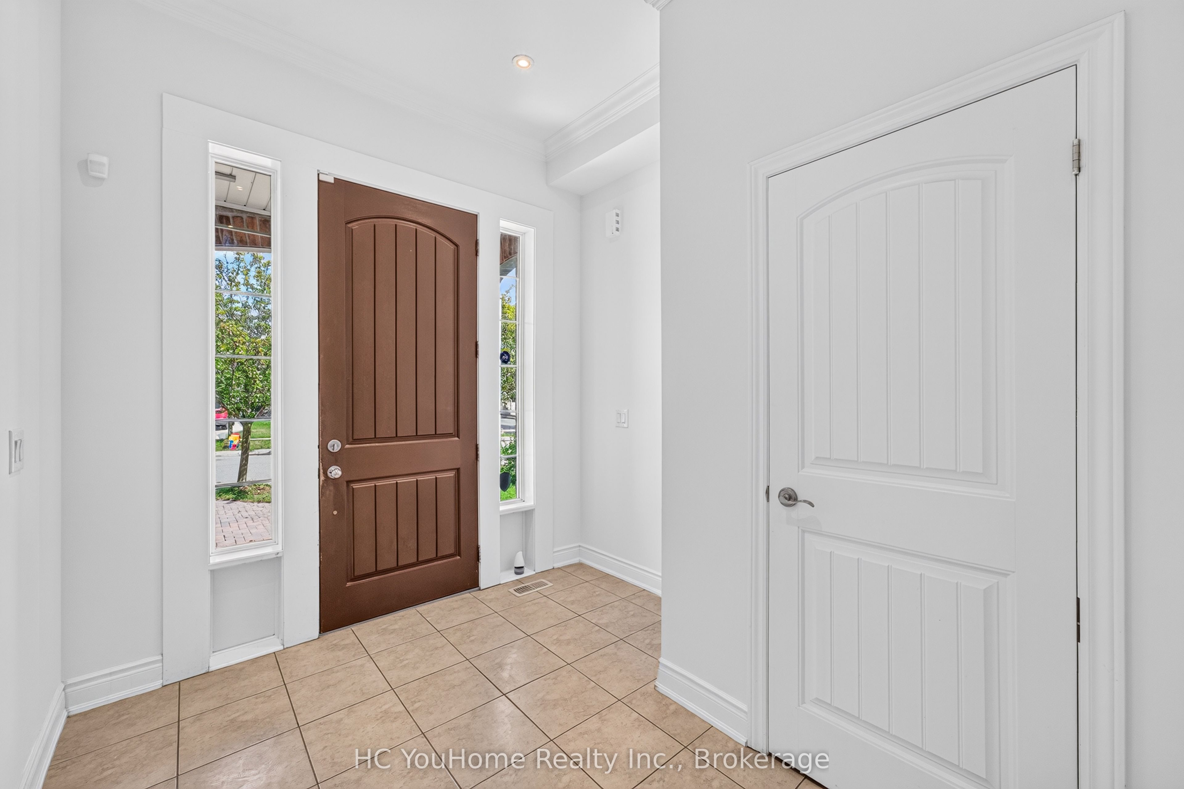 112 Lacewood Drive, Richmond Hill, ON L4S 0E6 photo 3