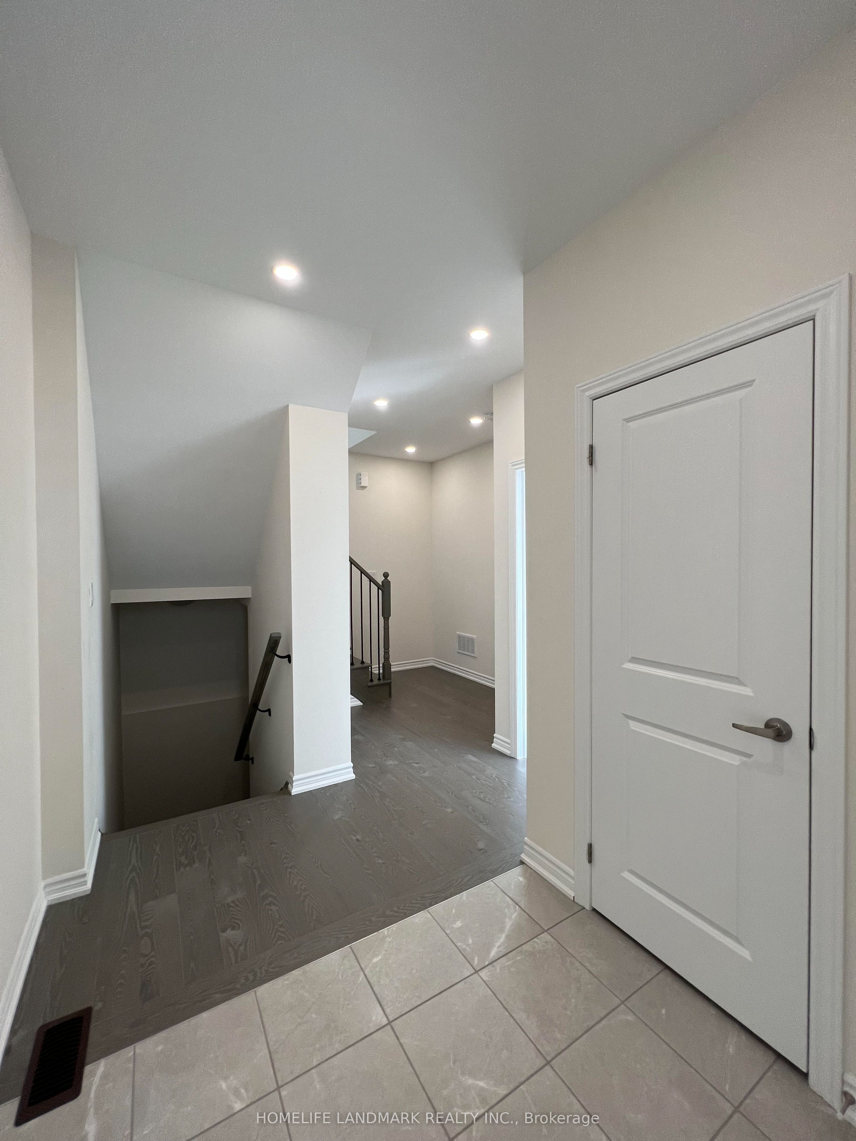 2 Concetta Conte Avenue, Markham, ON L6C 0Z5 photo 3