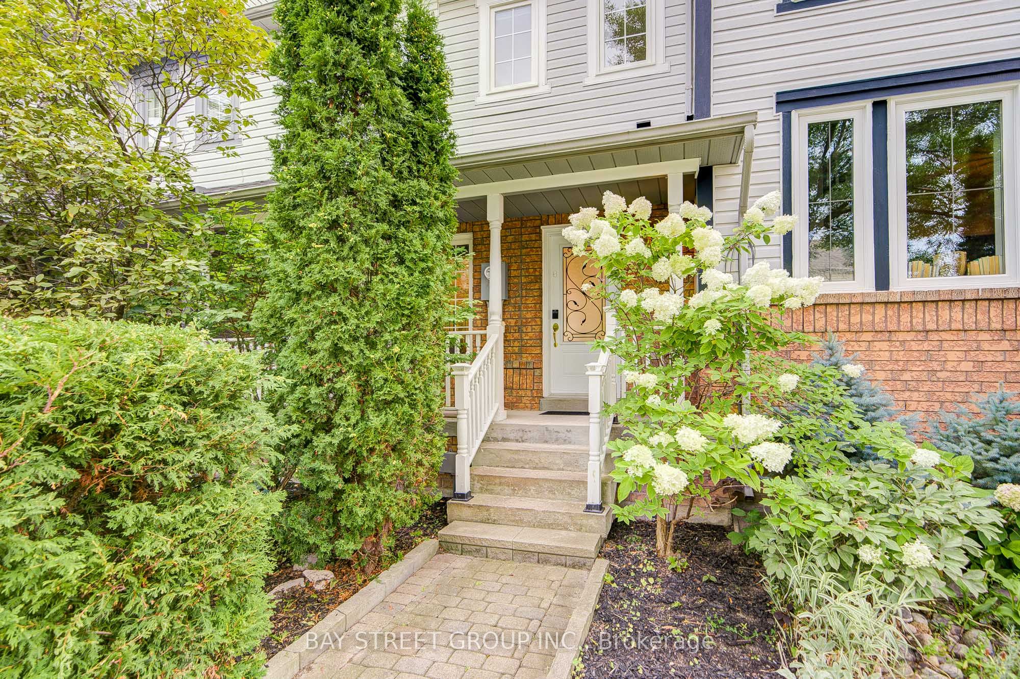 5 Luxton Avenue, Aurora, ON L4G 7J5 photo 3