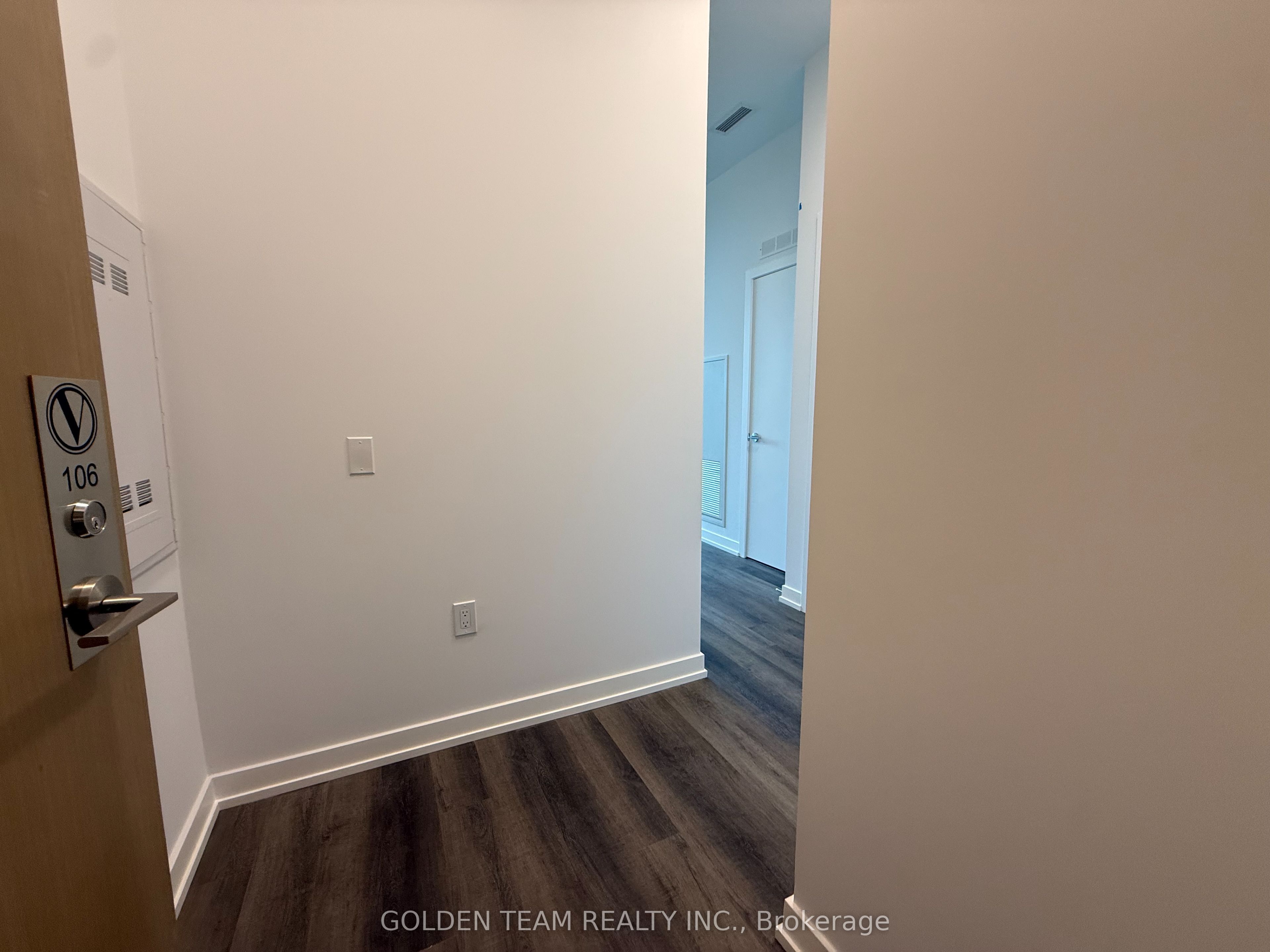 21 Meadowdale Road 106, Vaughan, ON L4K 0H6 photo 2